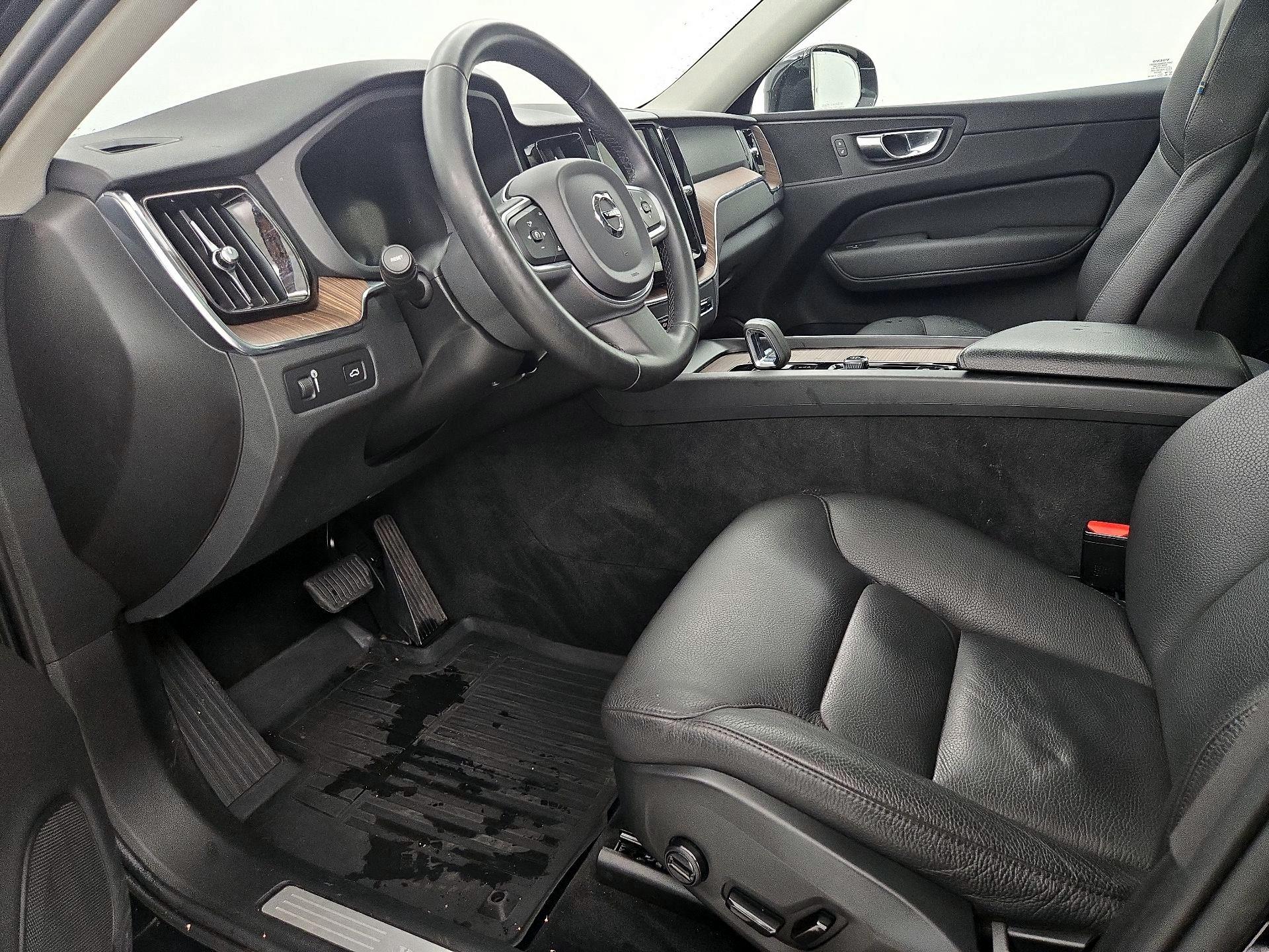 Thumbnail: 2022 Volvo XC60 - 11