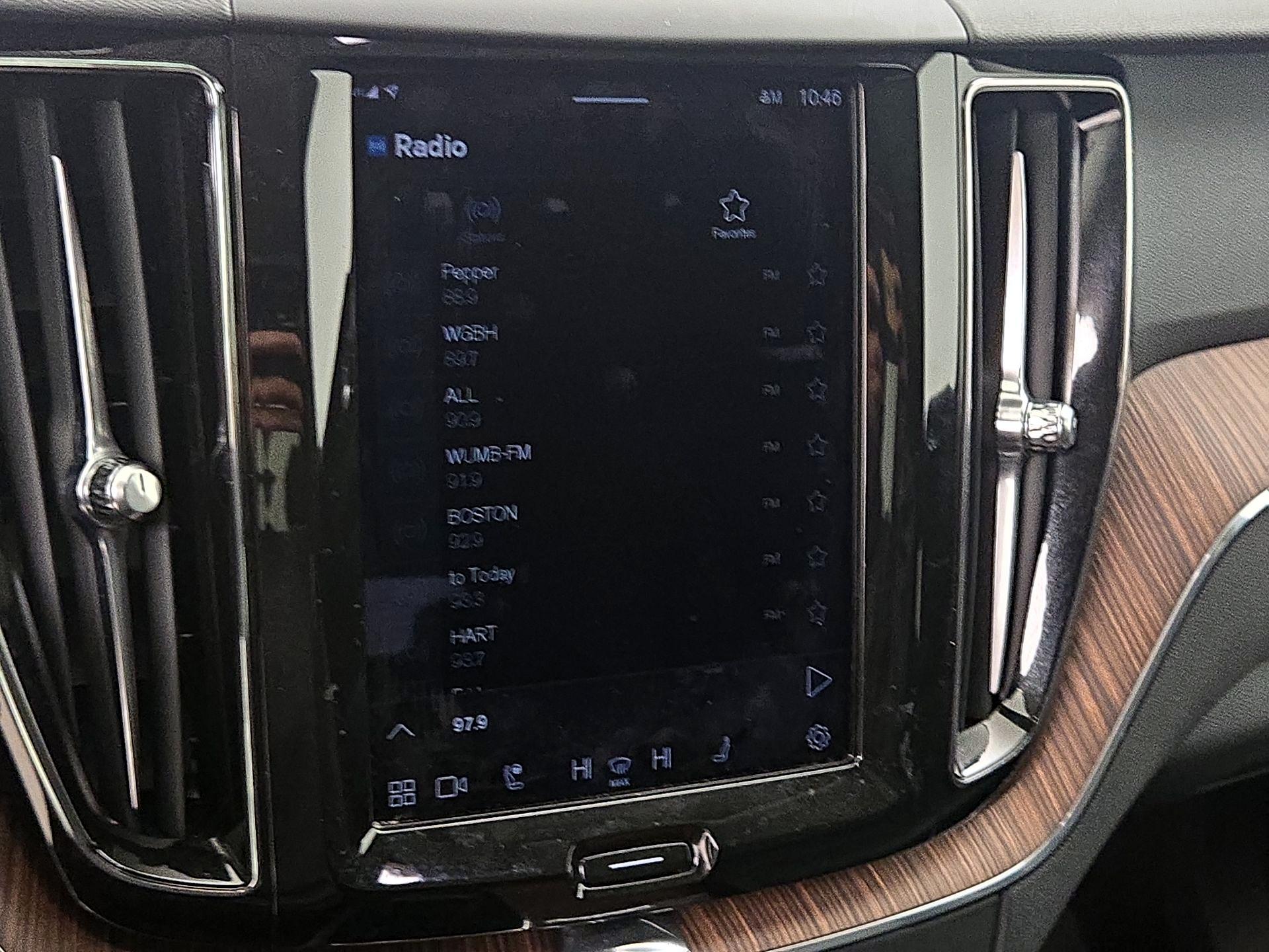 Thumbnail: 2022 Volvo XC60 - 16