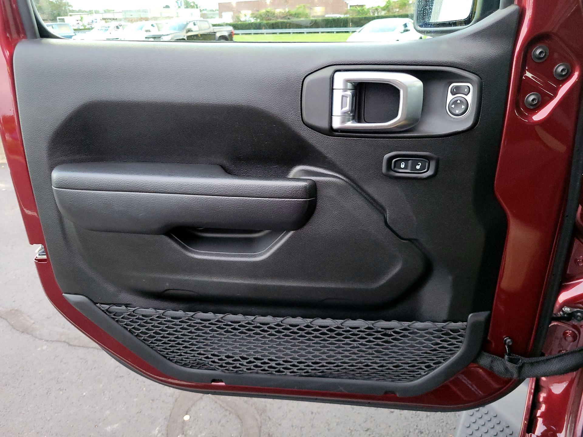 Thumbnail: 2021 Jeep Wrangler - 10