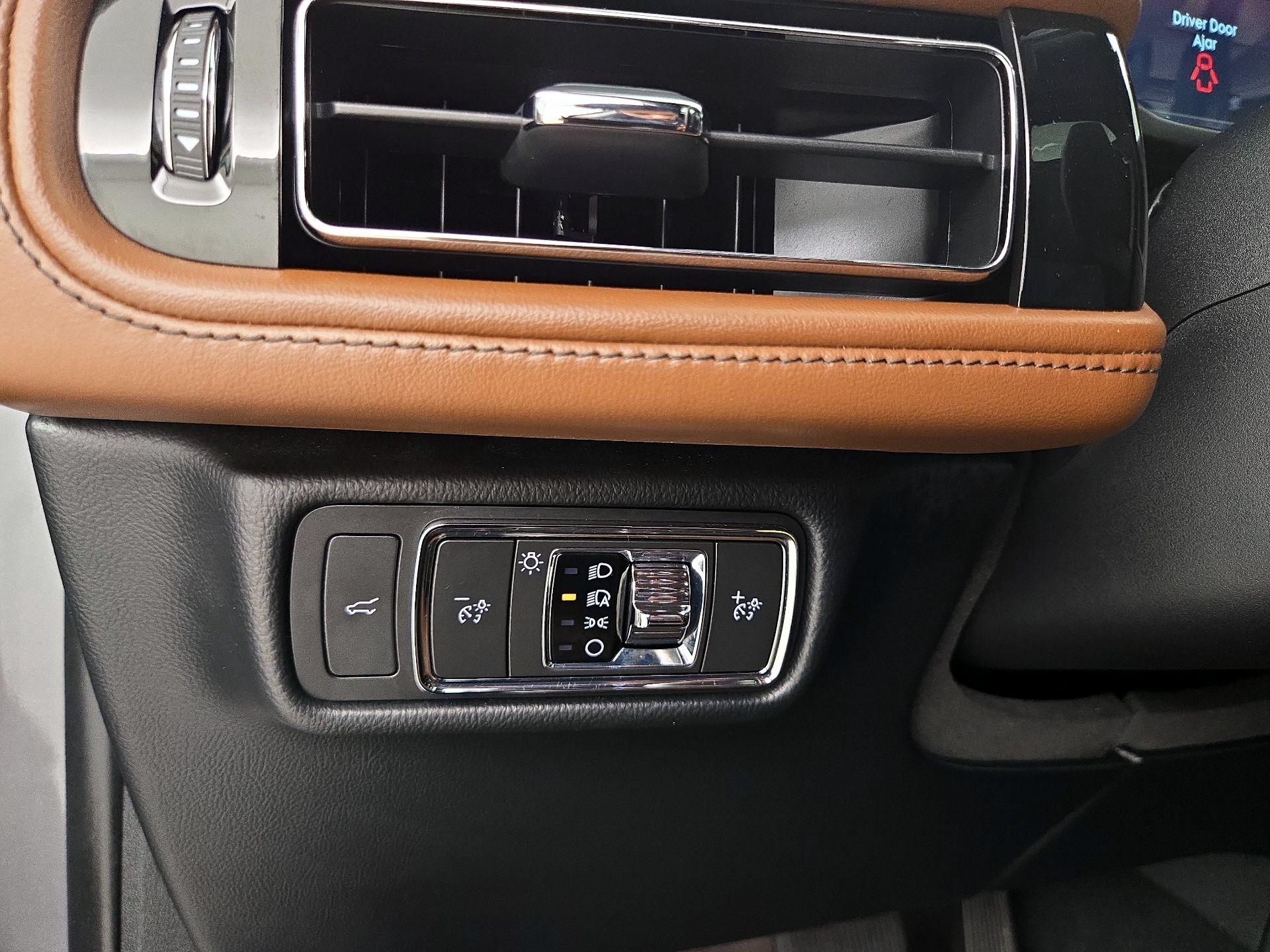 Thumbnail: 2022 Lincoln Aviator - 13