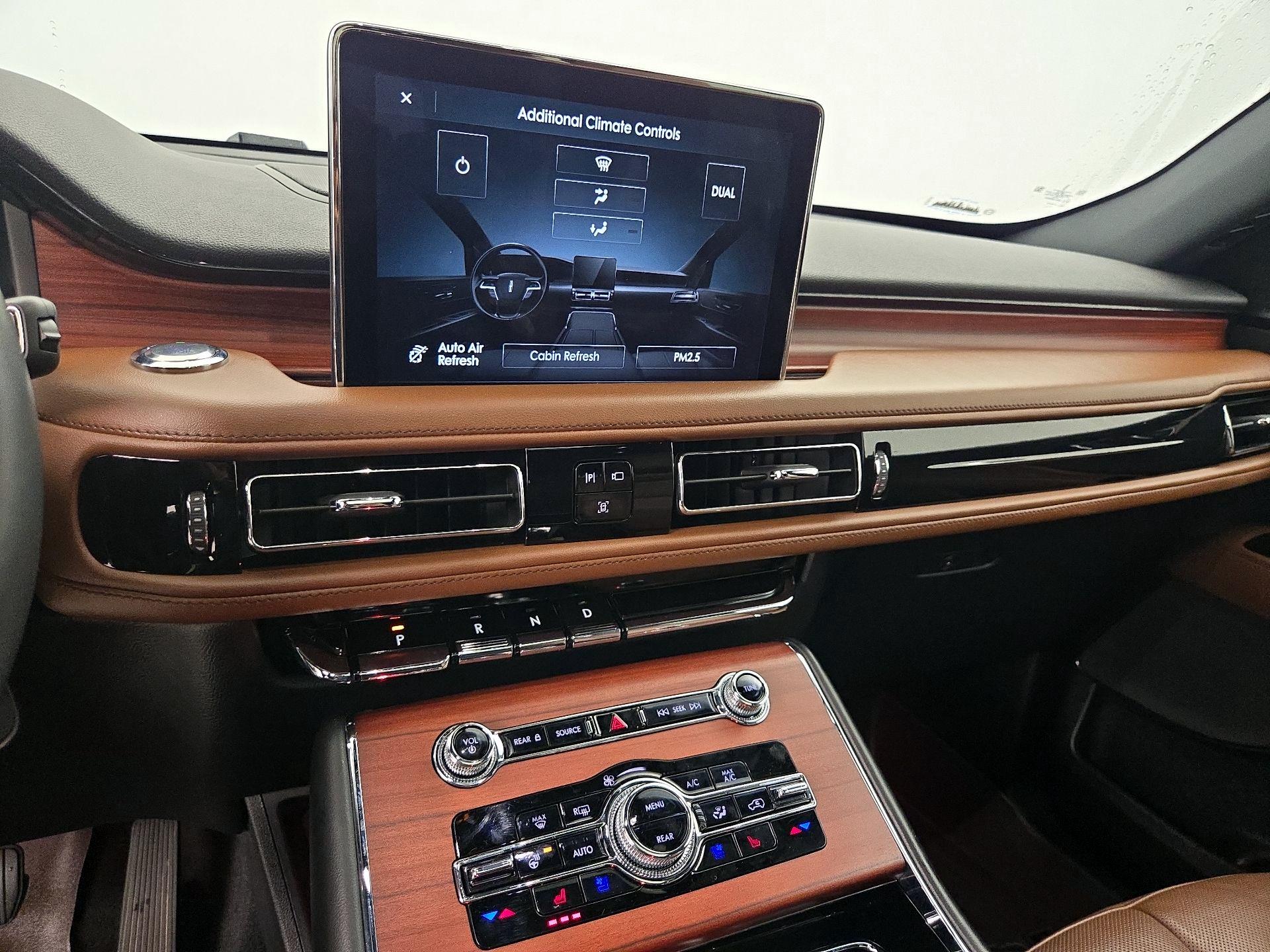 Thumbnail: 2022 Lincoln Aviator - 17