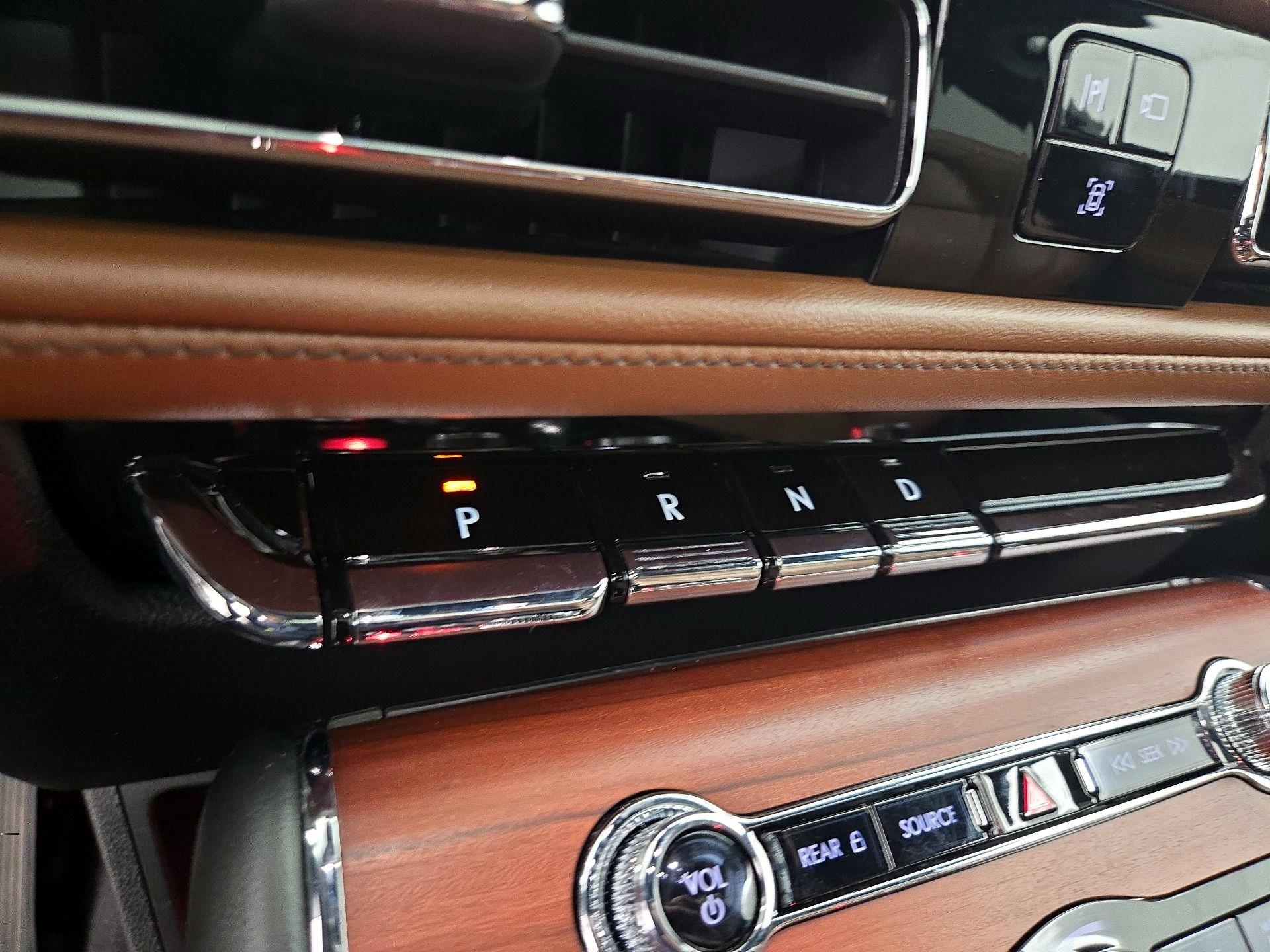 Thumbnail: 2022 Lincoln Aviator - 18