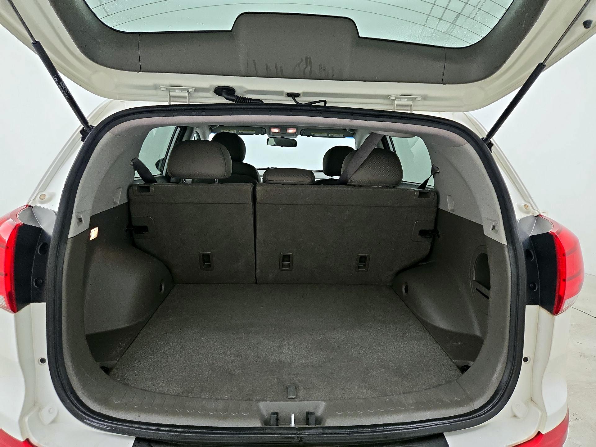 Thumbnail: 2016 Kia Sportage - 19