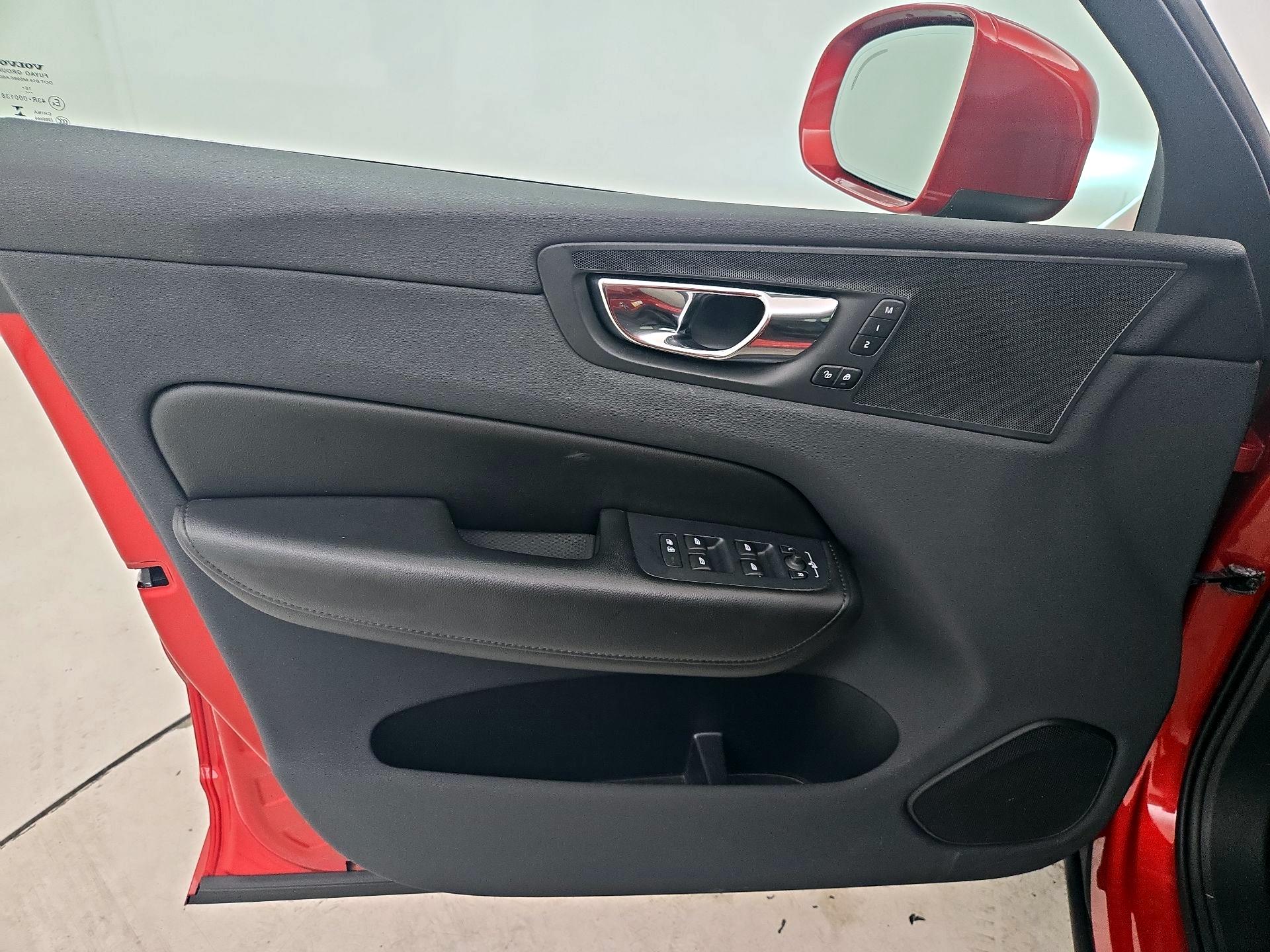 Thumbnail: 2019 Volvo XC60 - 12