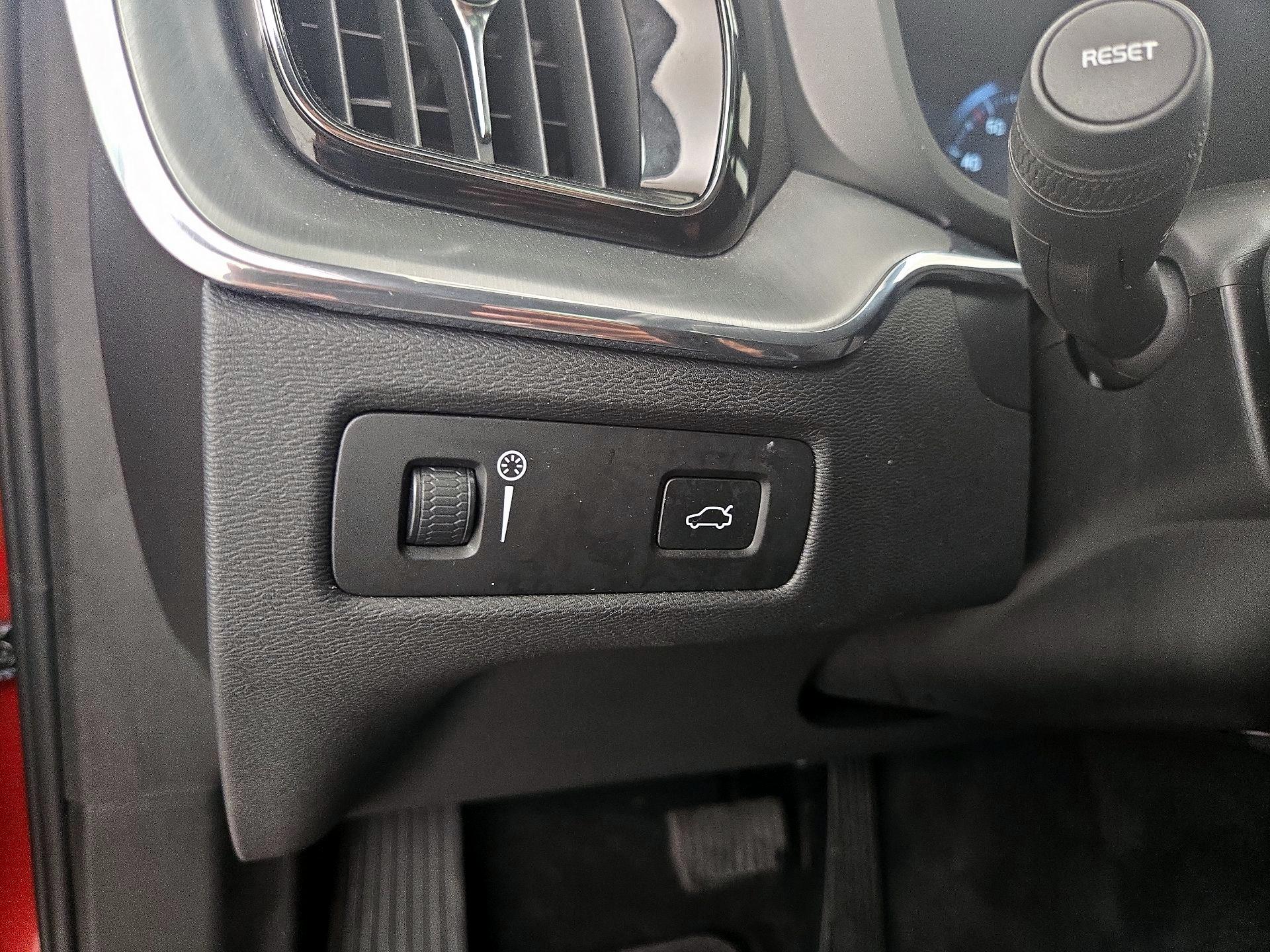 Thumbnail: 2019 Volvo XC60 - 13