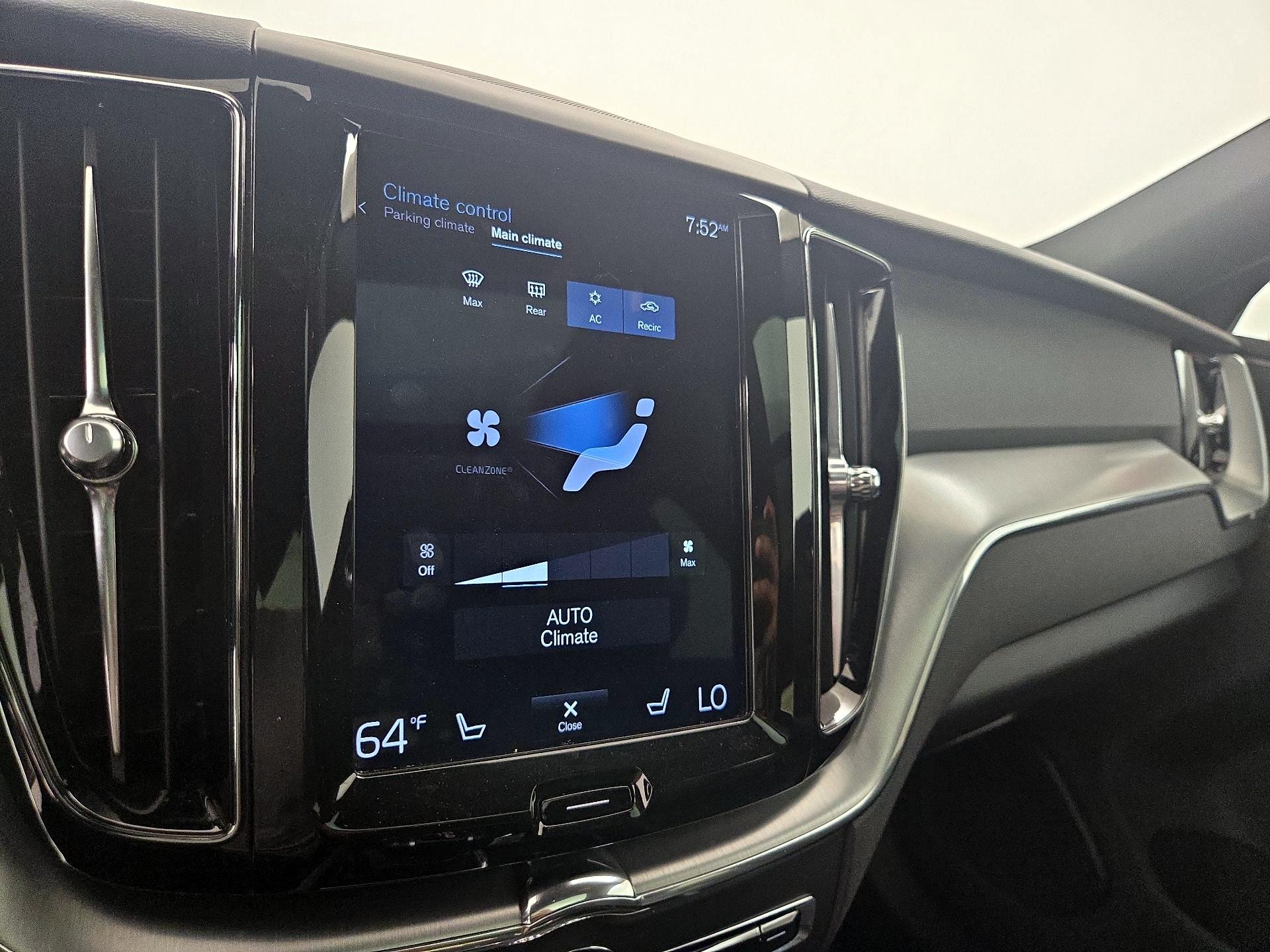 Thumbnail: 2019 Volvo XC60 - 17