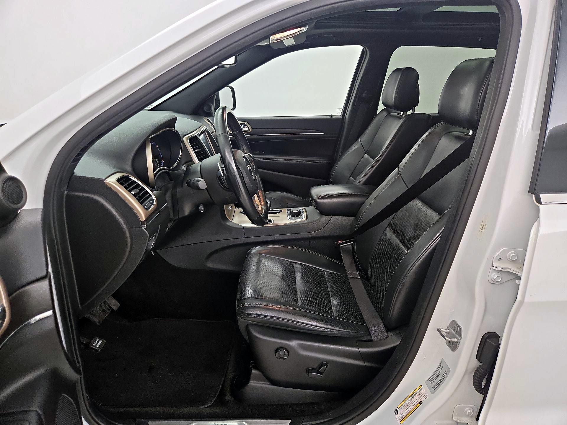 Thumbnail: 2015 Jeep Grand Cherokee - 11