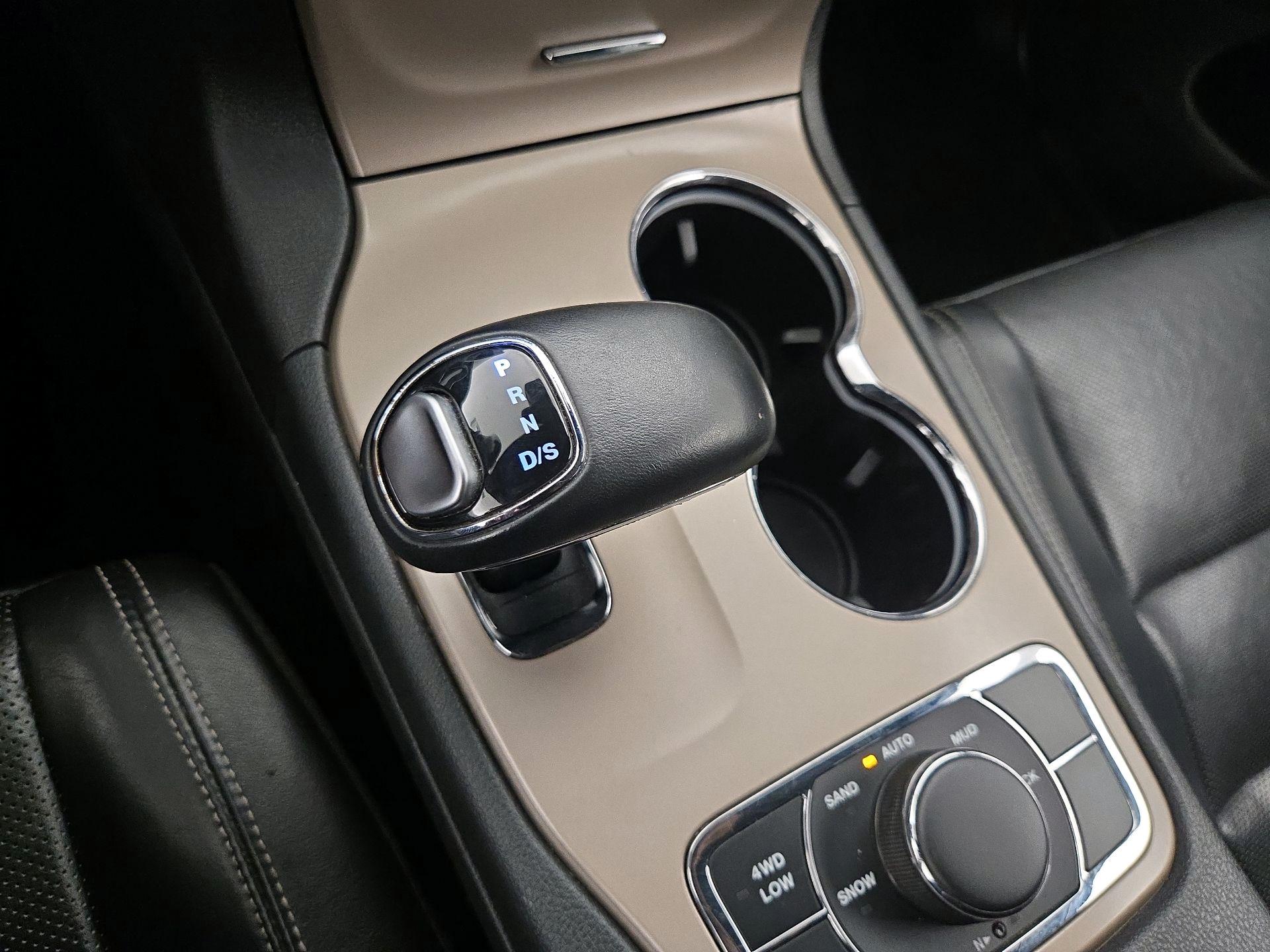 Thumbnail: 2015 Jeep Grand Cherokee - 18
