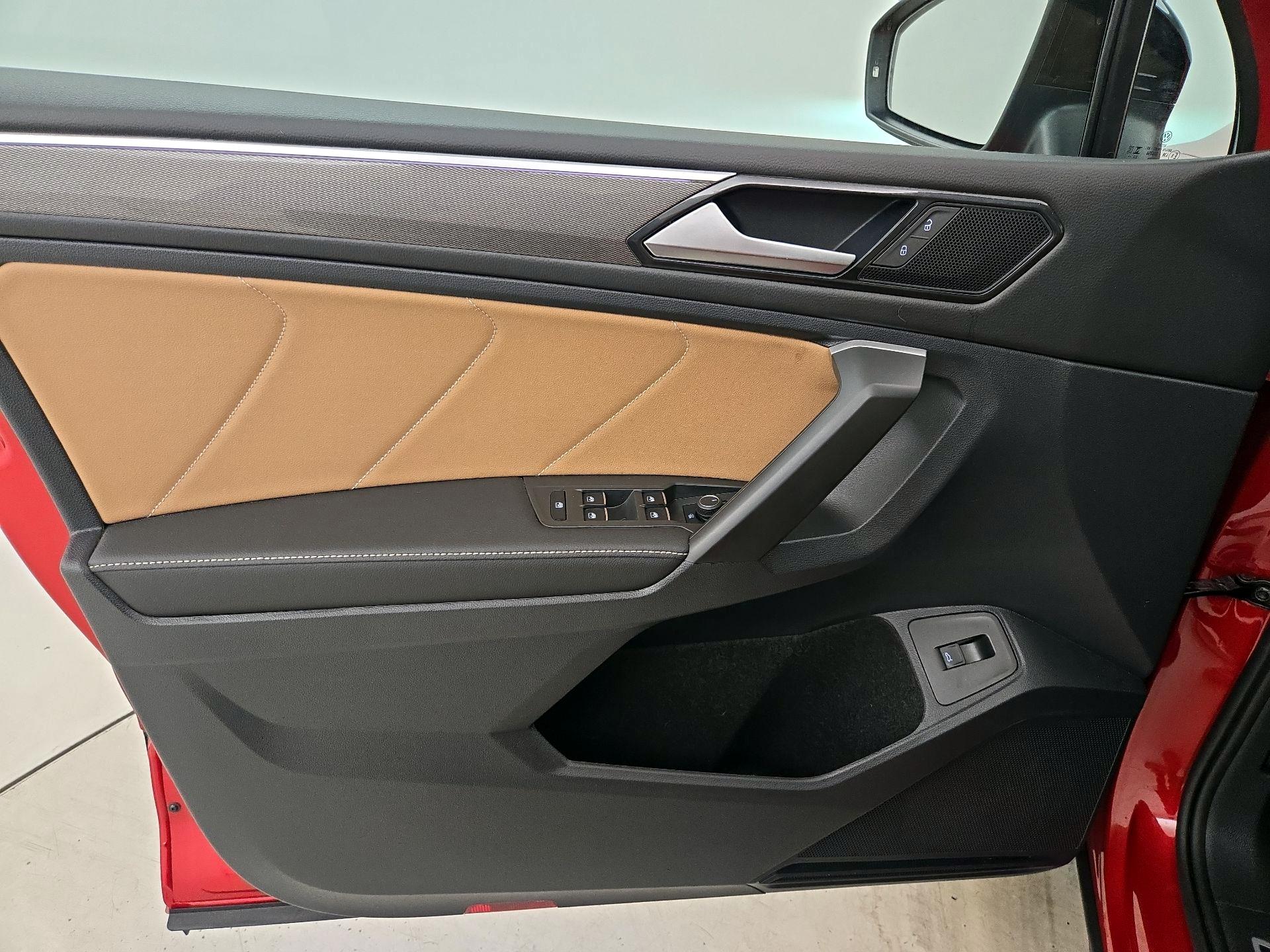 Thumbnail: 2024 Volkswagen Tiguan - 12