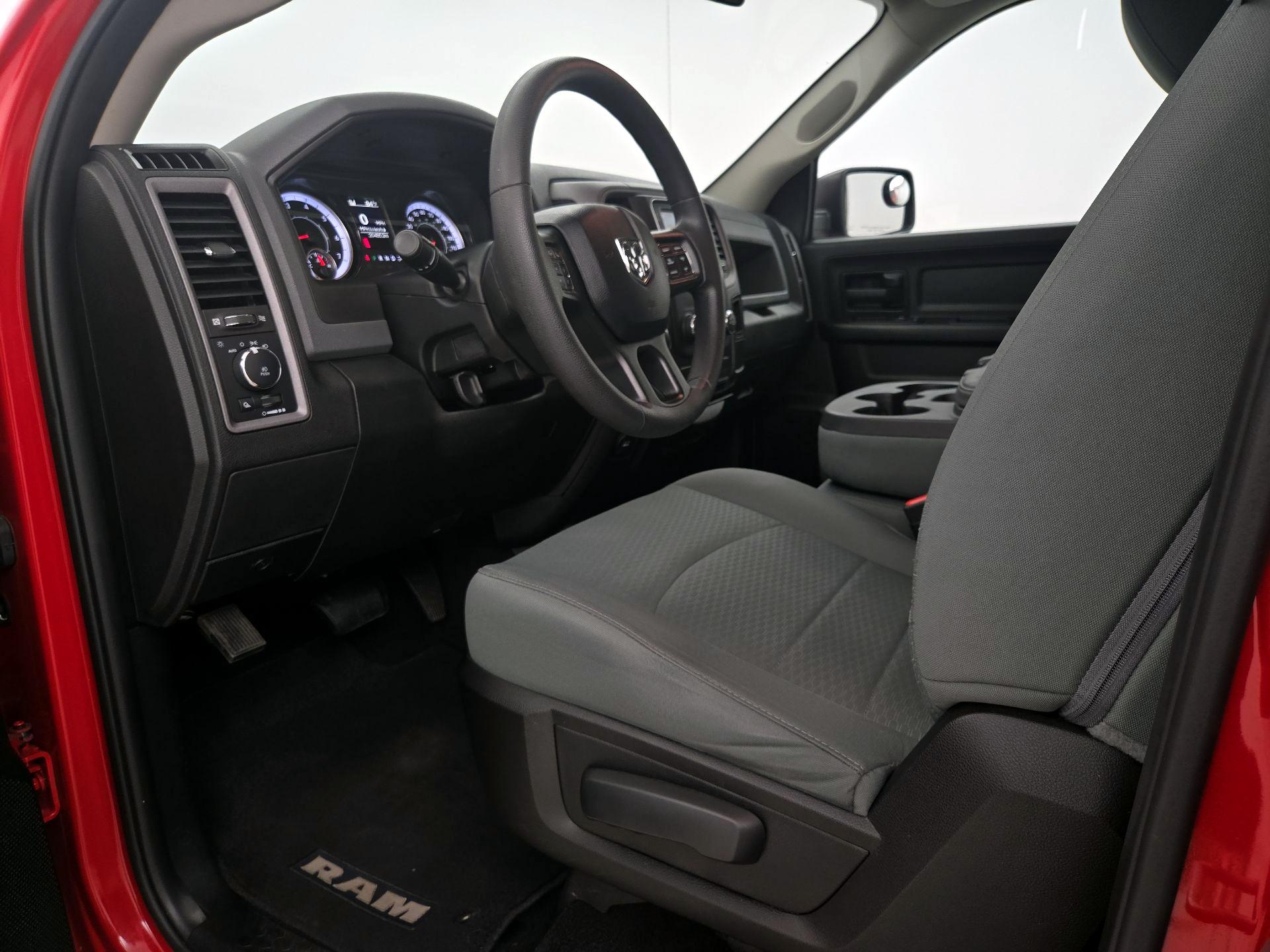 Thumbnail: 2019 RAM 1500 Classic - 11