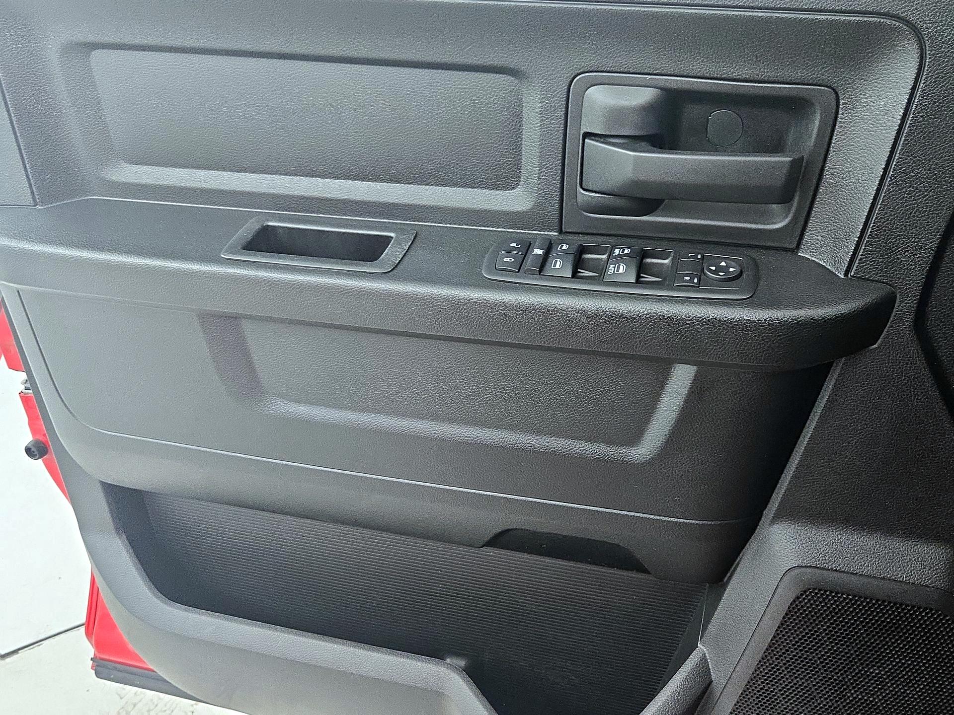 Thumbnail: 2019 RAM 1500 Classic - 12