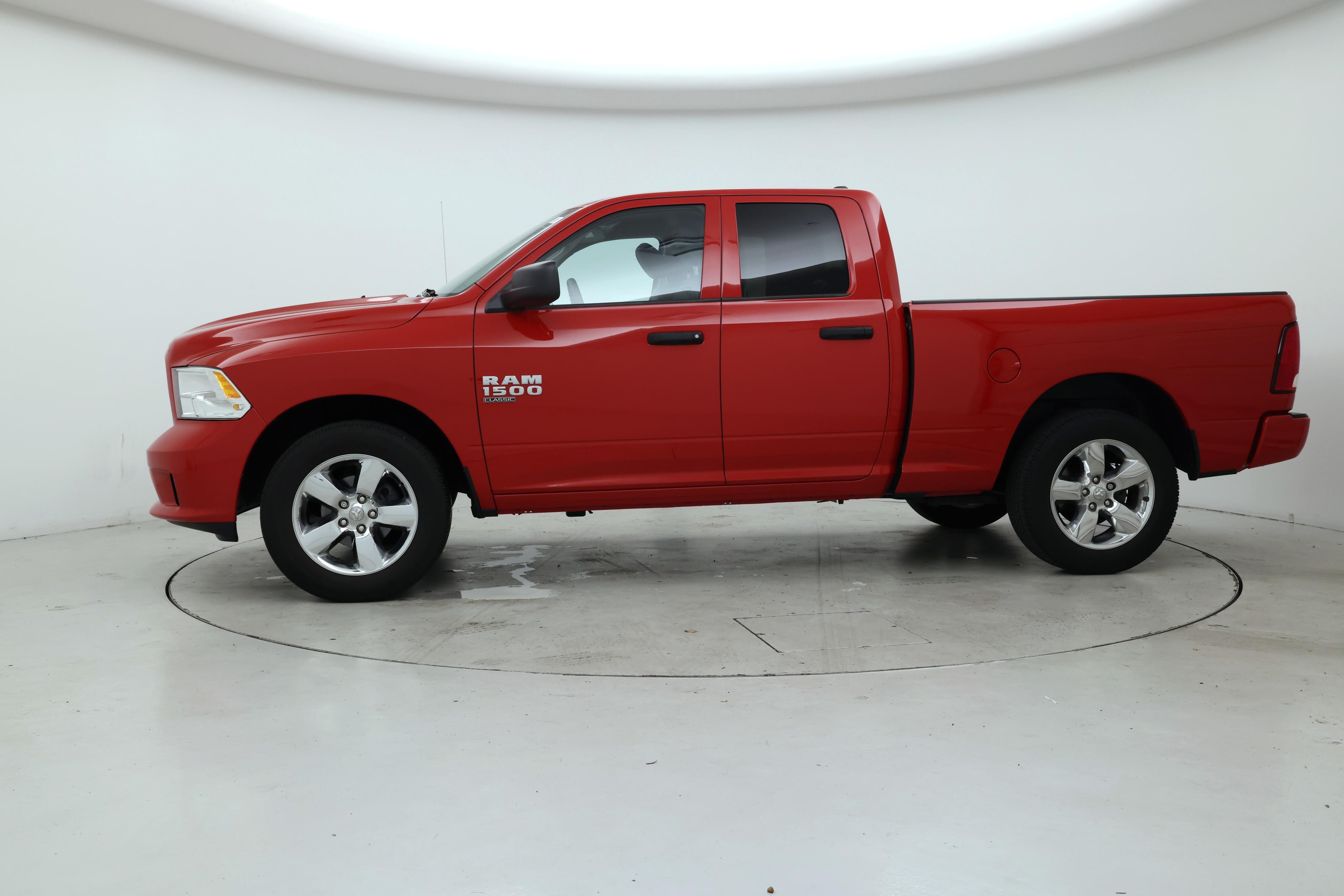 Thumbnail: 2019 RAM 1500 Classic - 3
