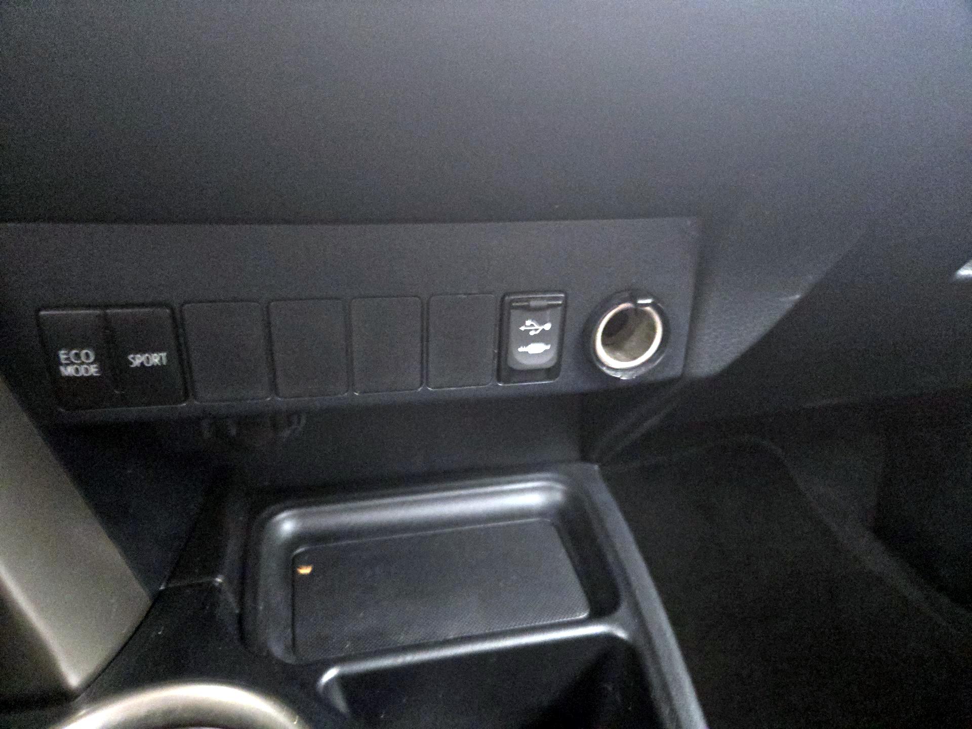 Thumbnail: 2015 Toyota RAV4 - 18