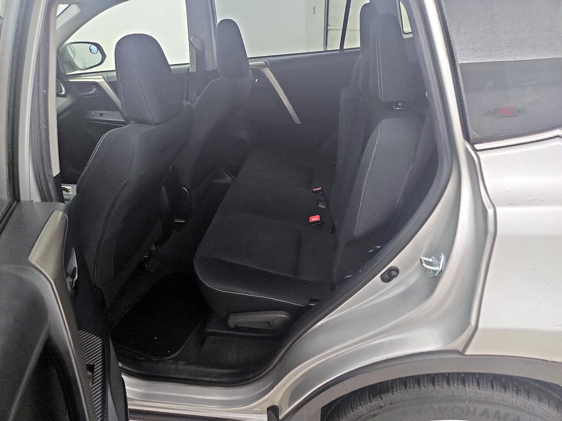 Thumbnail: 2015 Toyota RAV4 - 20
