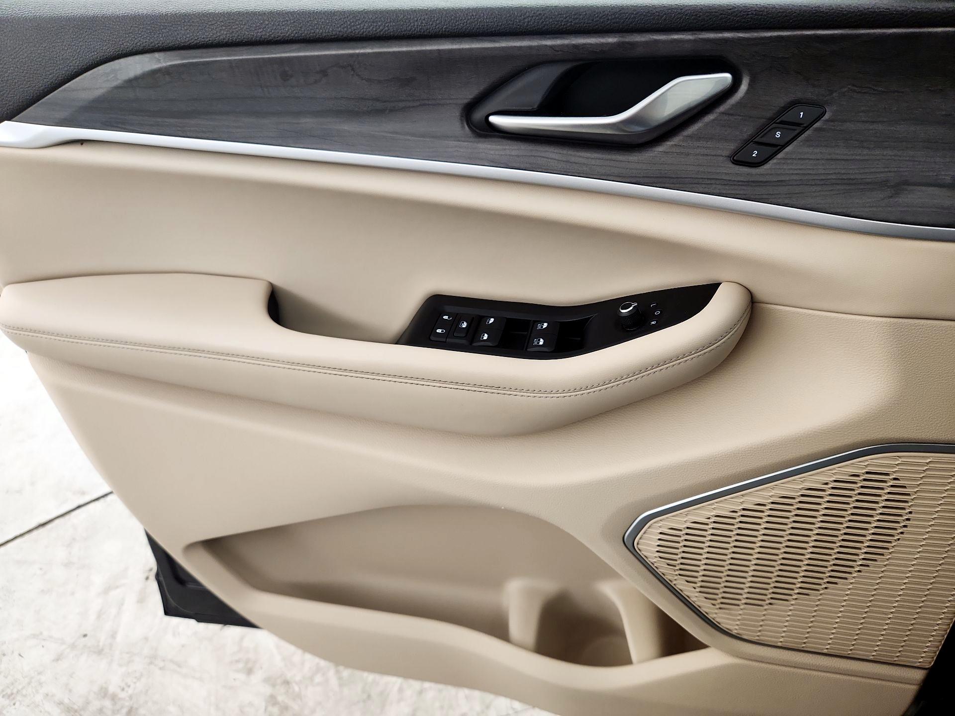 Thumbnail: 2022 Jeep Grand Cherokee - 12