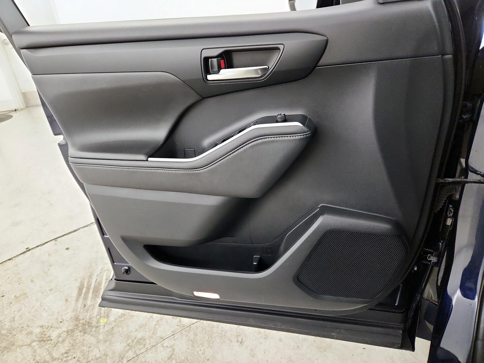 Thumbnail: 2021 Toyota Highlander - 12