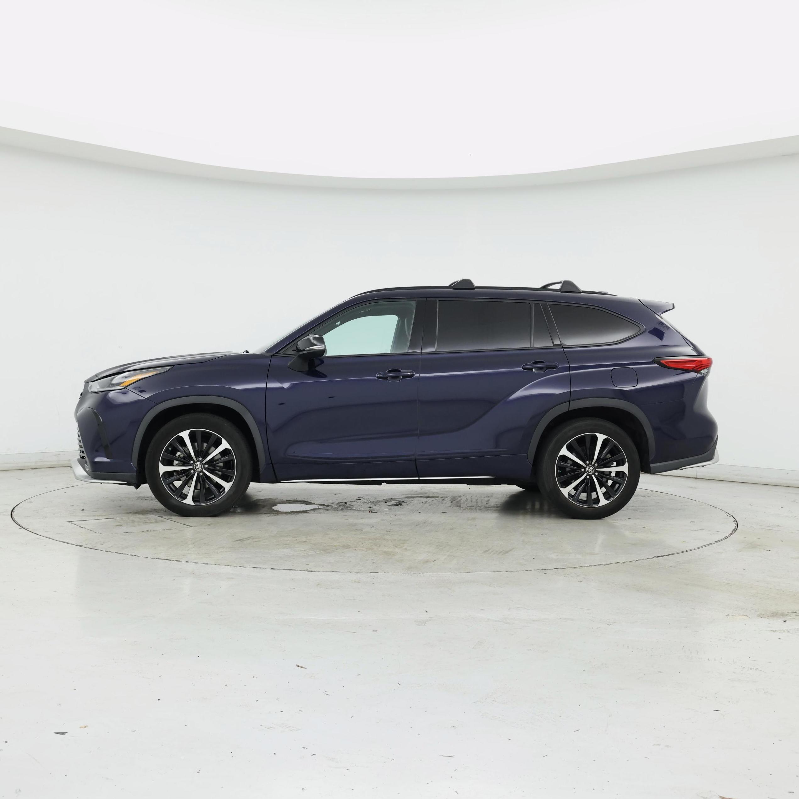 Thumbnail: 2021 Toyota Highlander - 3