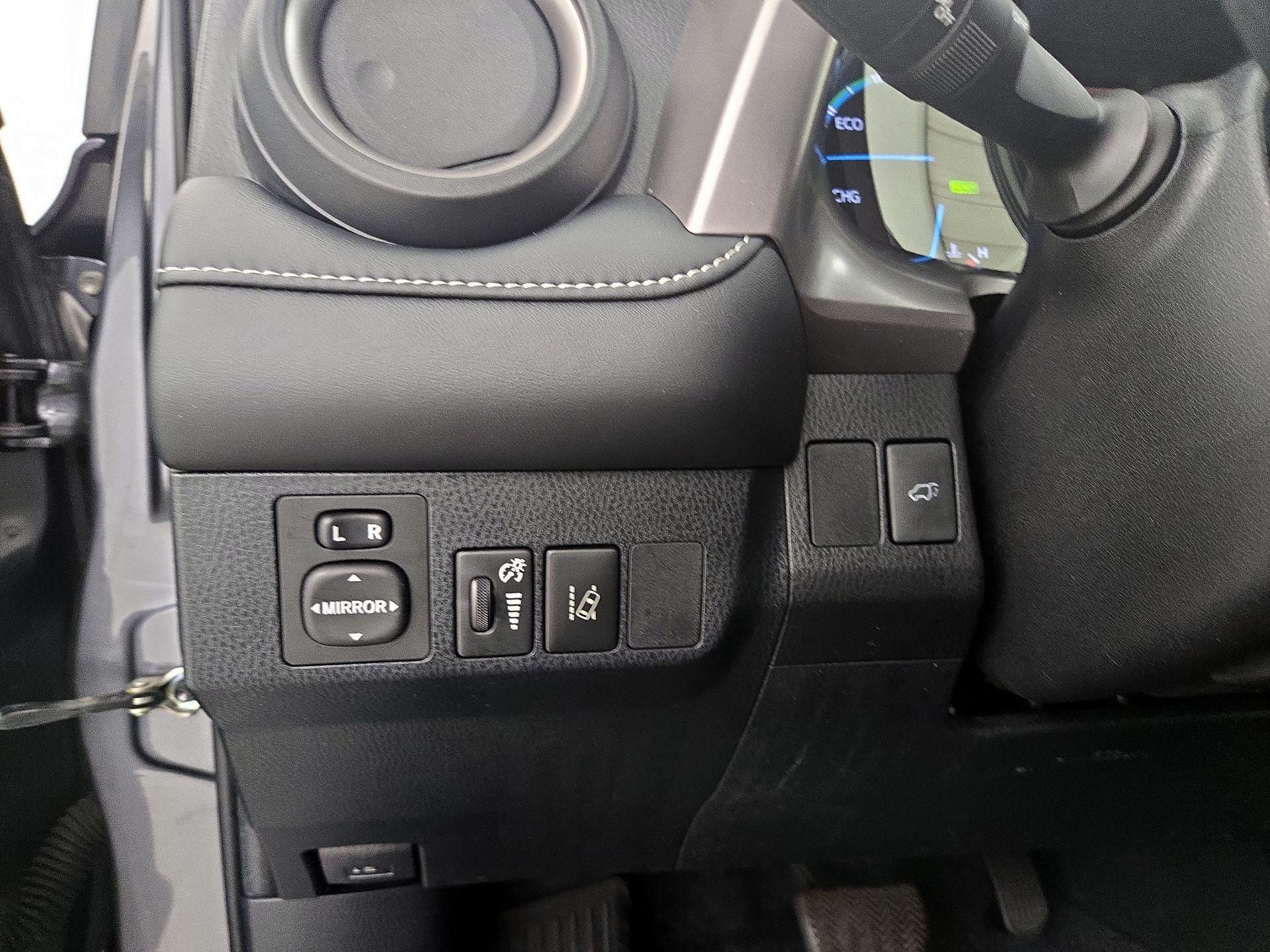 Thumbnail: 2017 Toyota RAV4 - 13