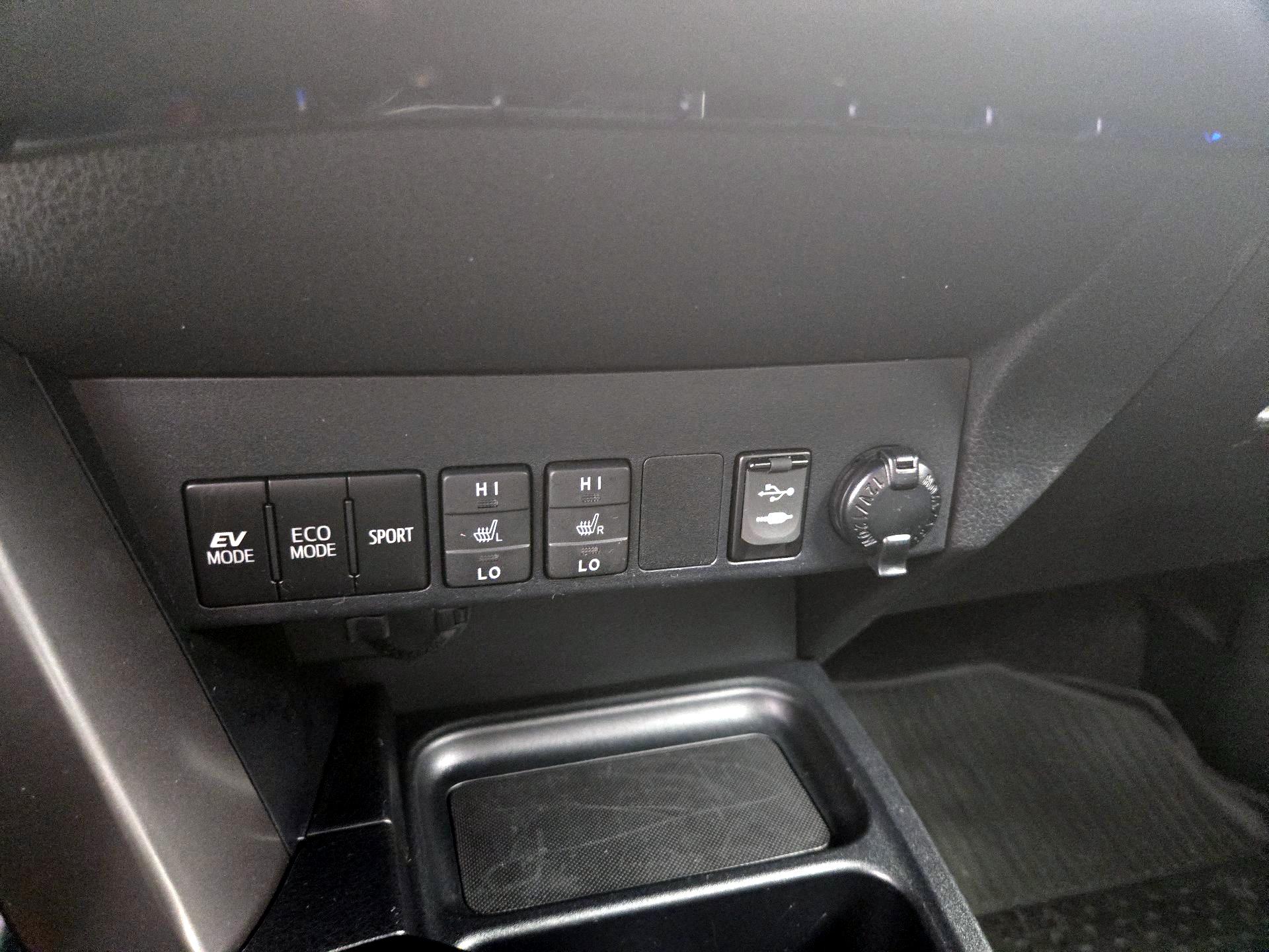 Thumbnail: 2017 Toyota RAV4 - 18