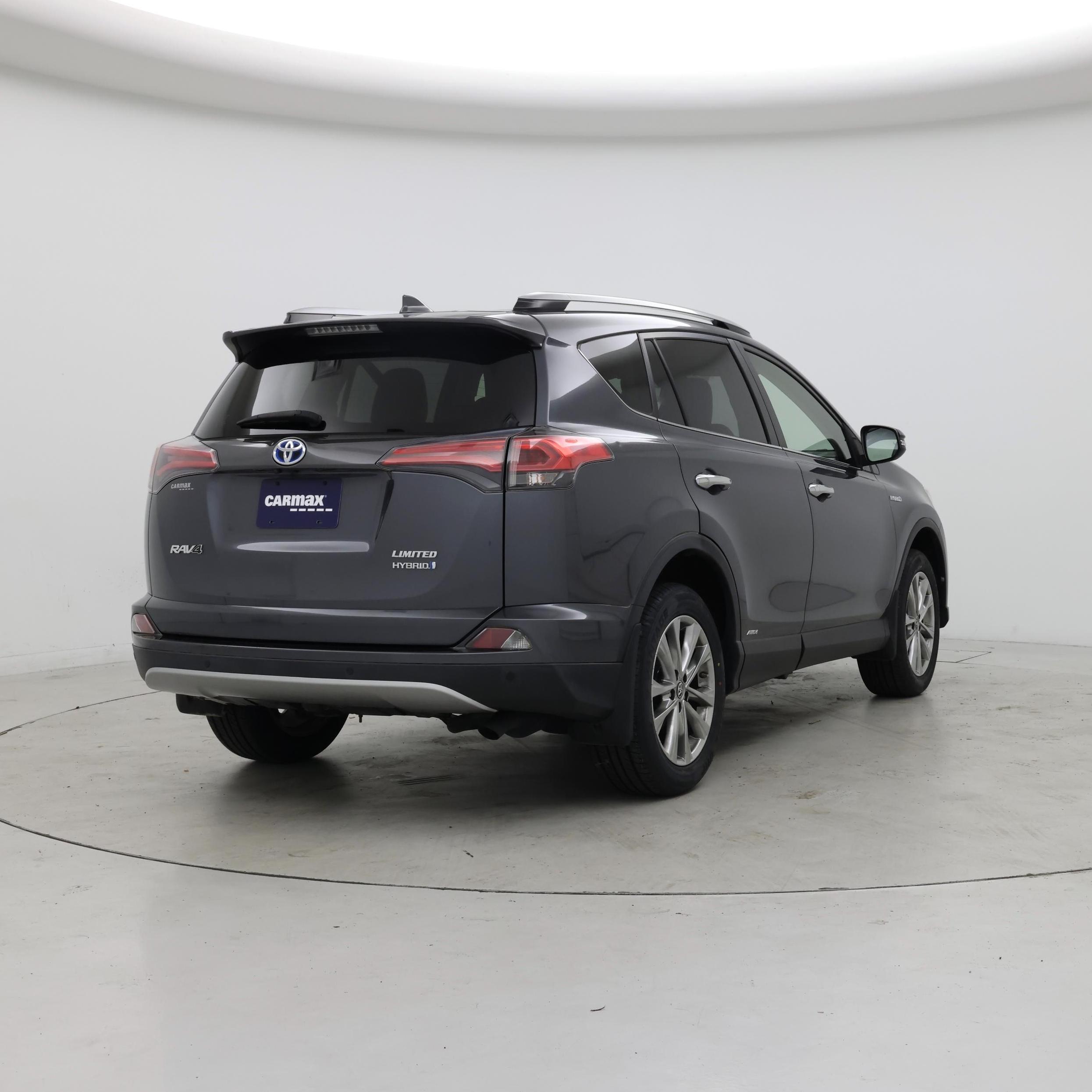 Thumbnail: 2017 Toyota RAV4 - 8