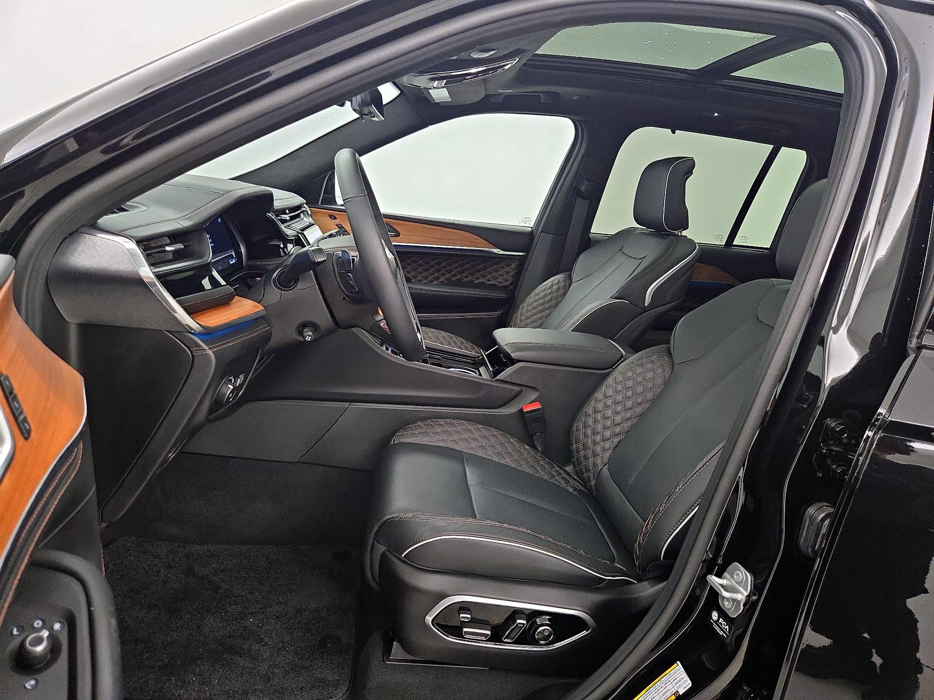 Thumbnail: 2025 Jeep Grand Cherokee - 11