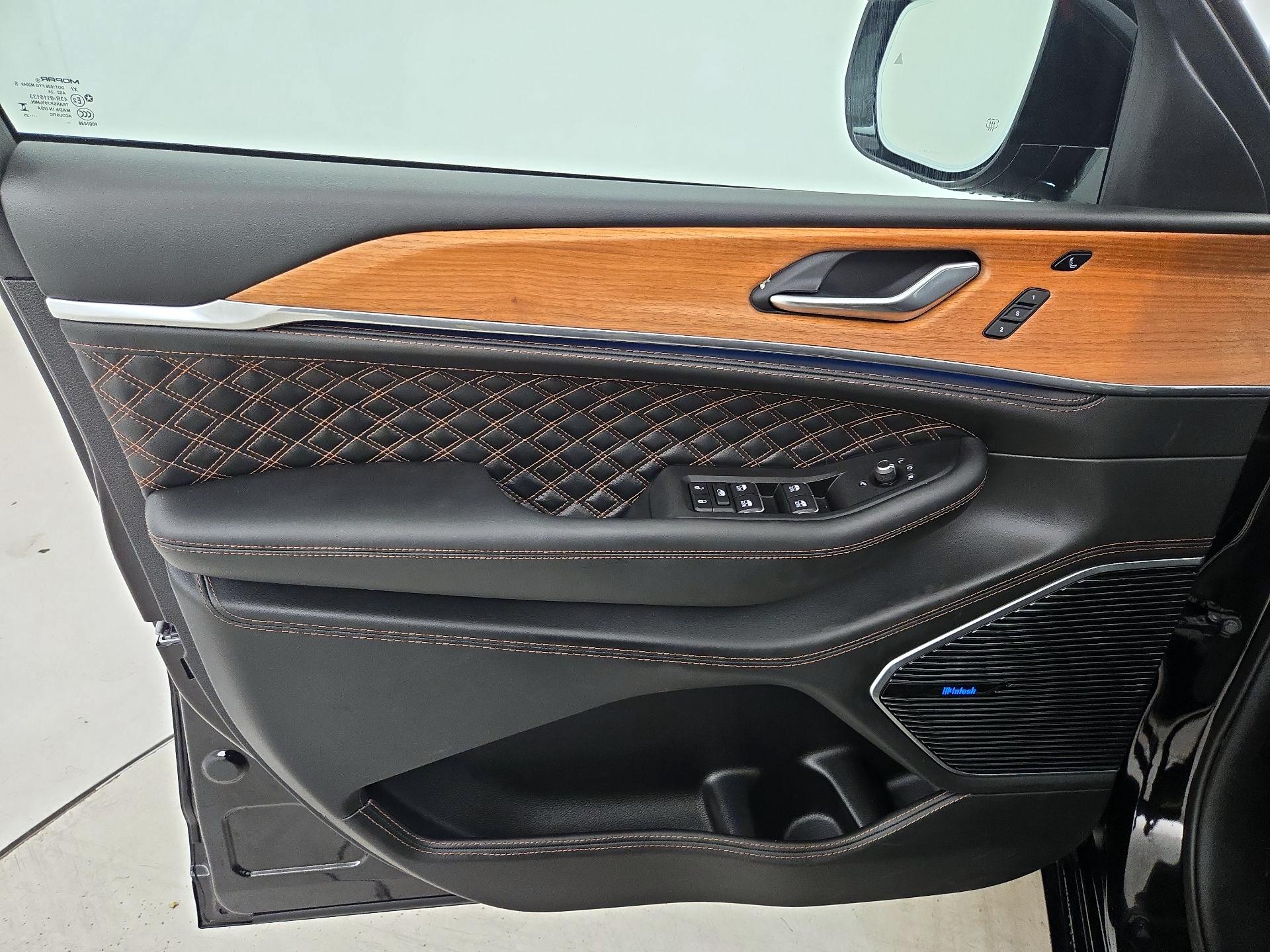 Thumbnail: 2025 Jeep Grand Cherokee - 12