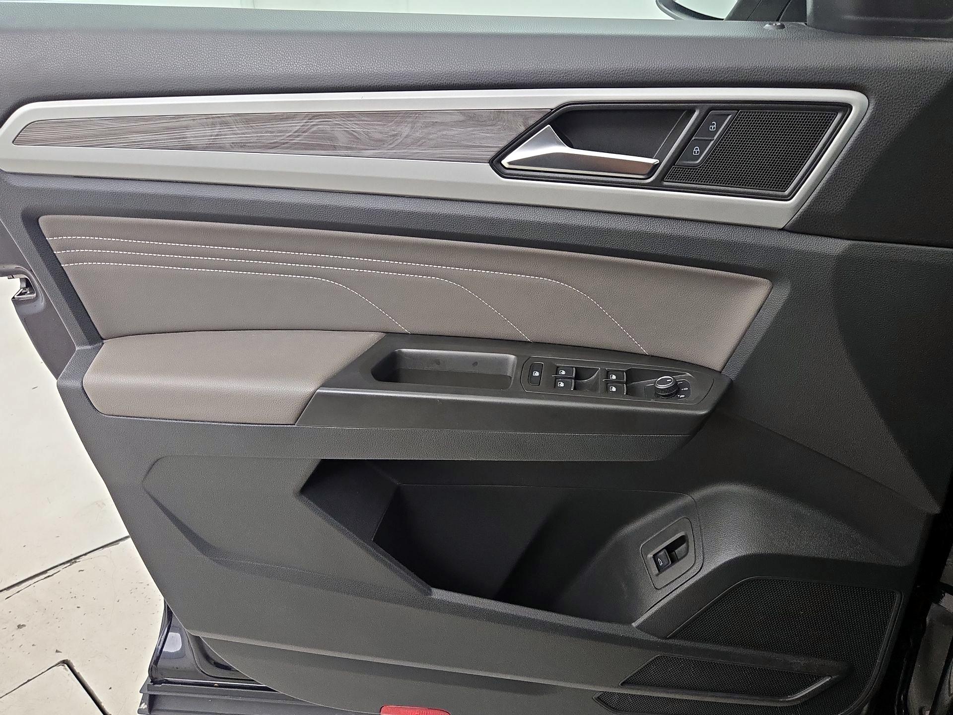 Thumbnail: 2023 Volkswagen Atlas - 12