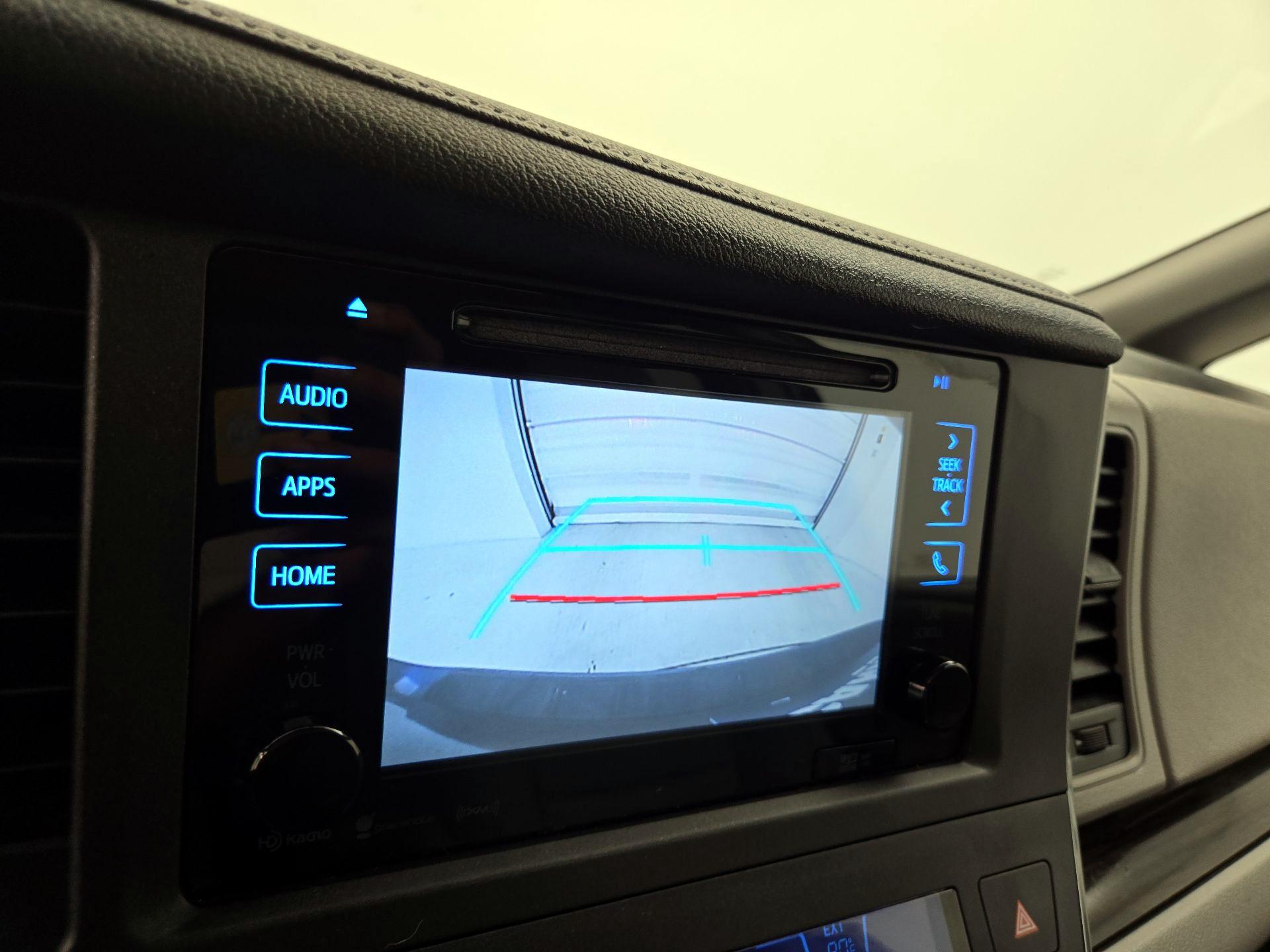 Thumbnail: 2017 Toyota Sienna - 14