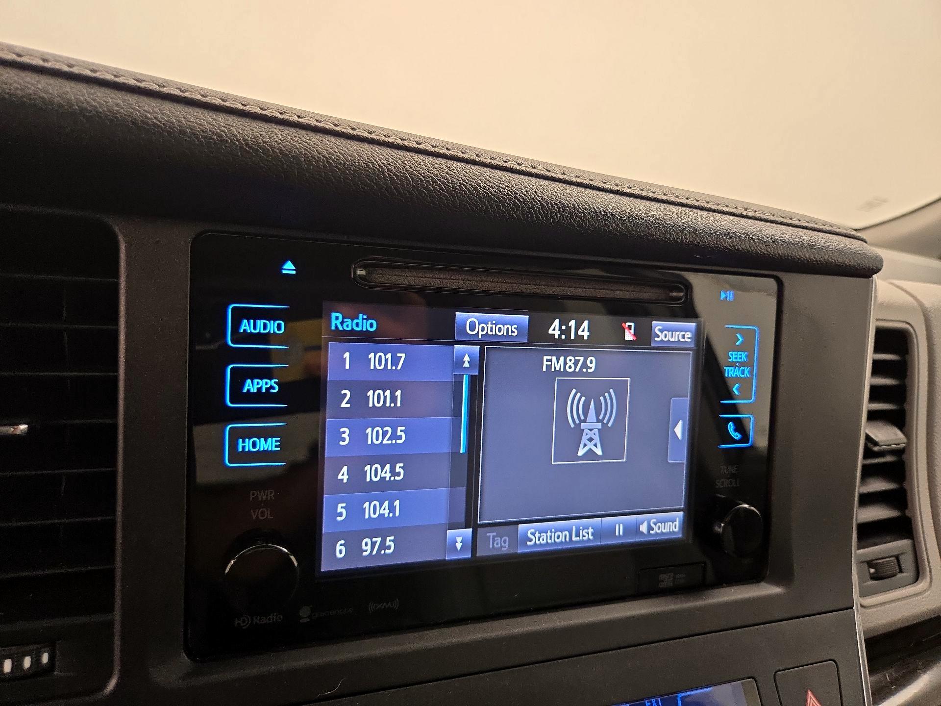Thumbnail: 2017 Toyota Sienna - 15