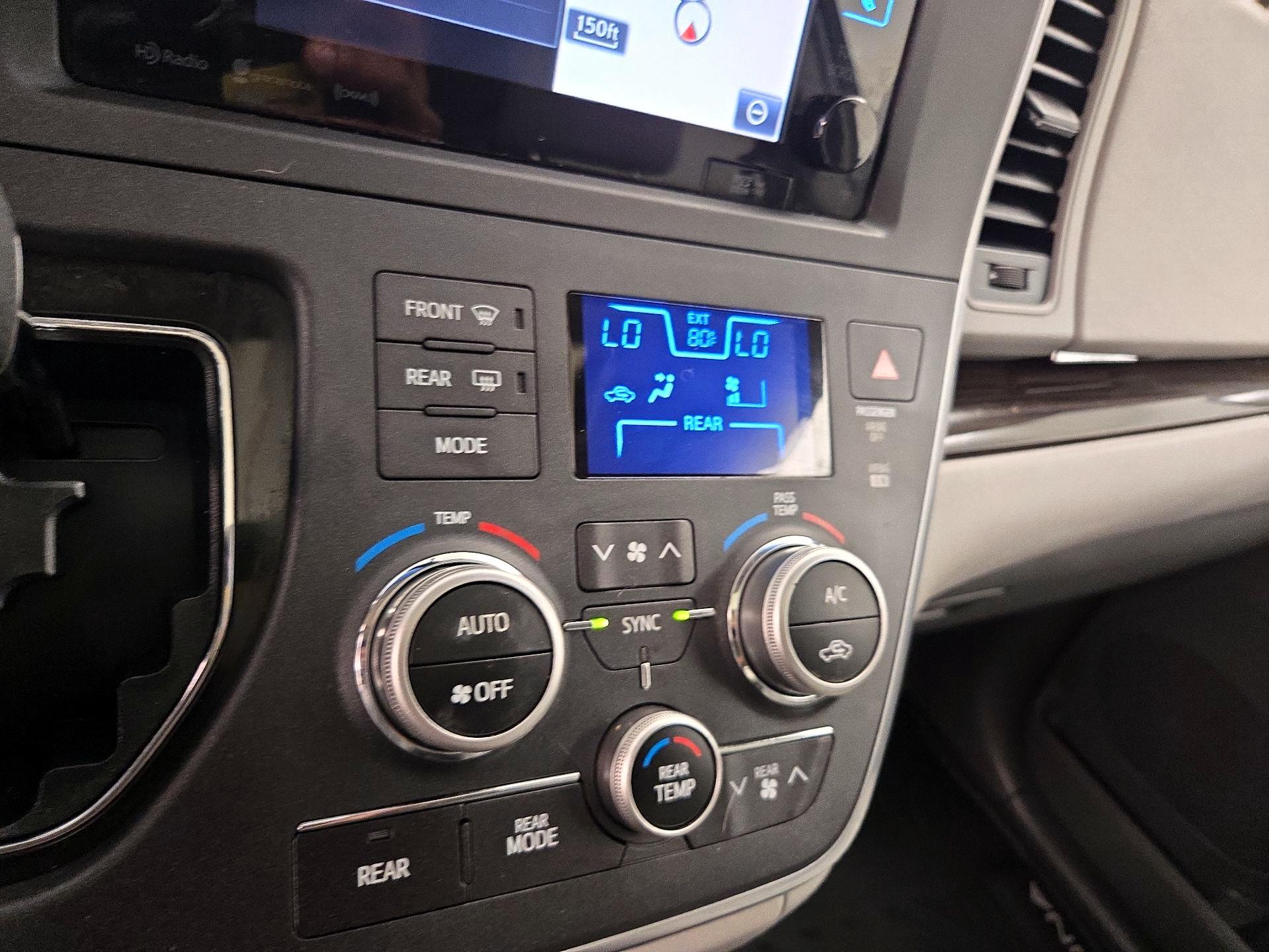 Thumbnail: 2017 Toyota Sienna - 16