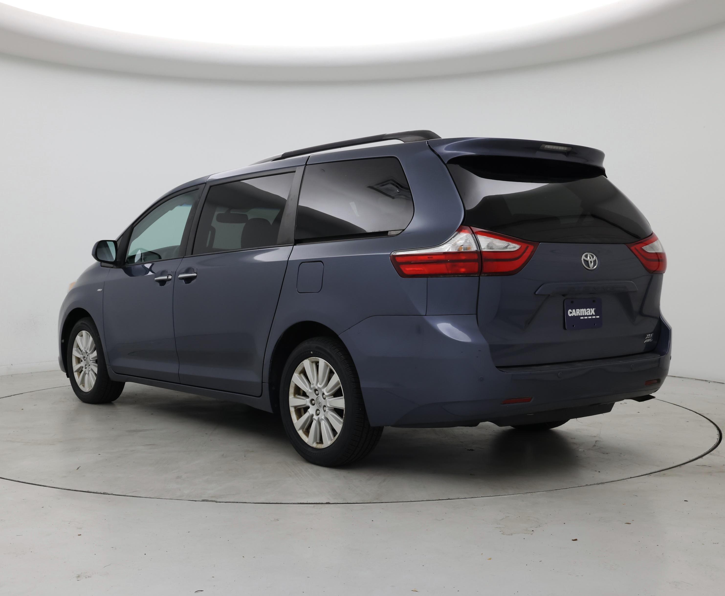 Thumbnail: 2017 Toyota Sienna - 2