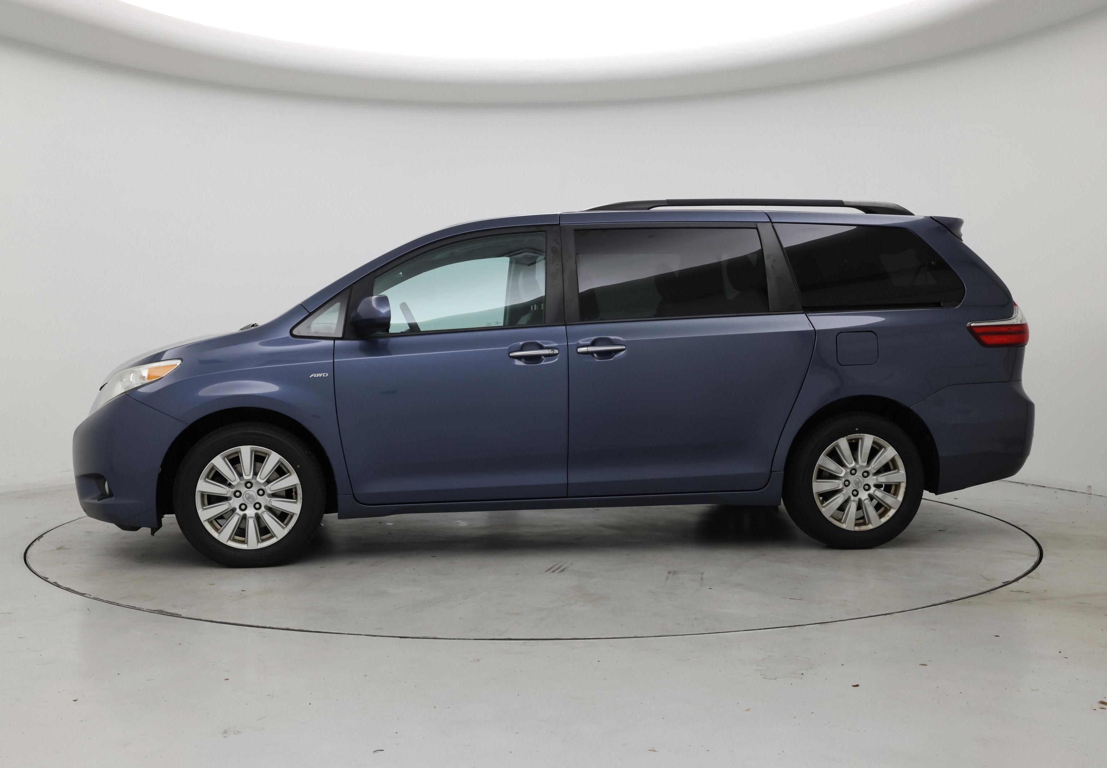 Thumbnail: 2017 Toyota Sienna - 3