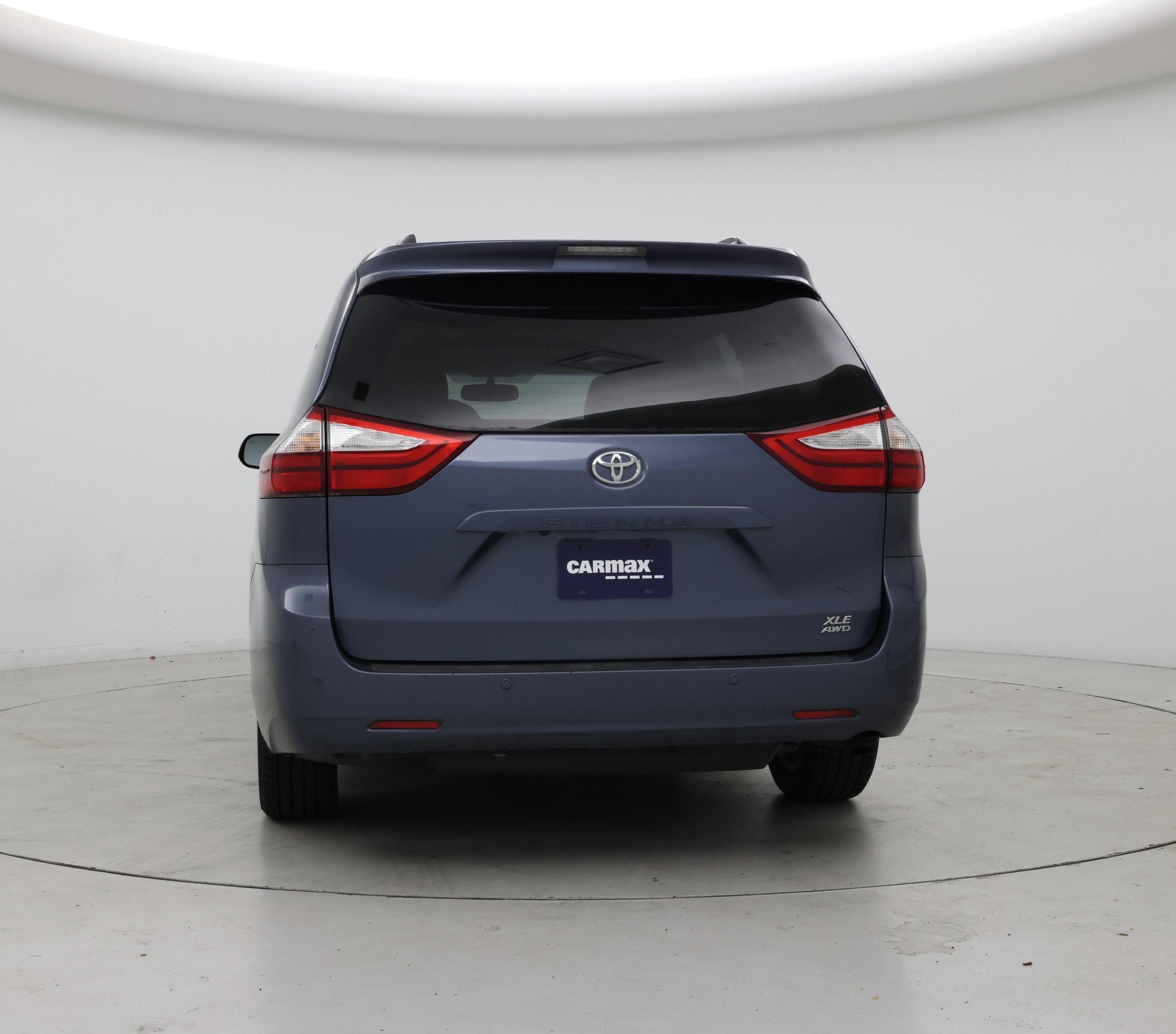 Thumbnail: 2017 Toyota Sienna - 6