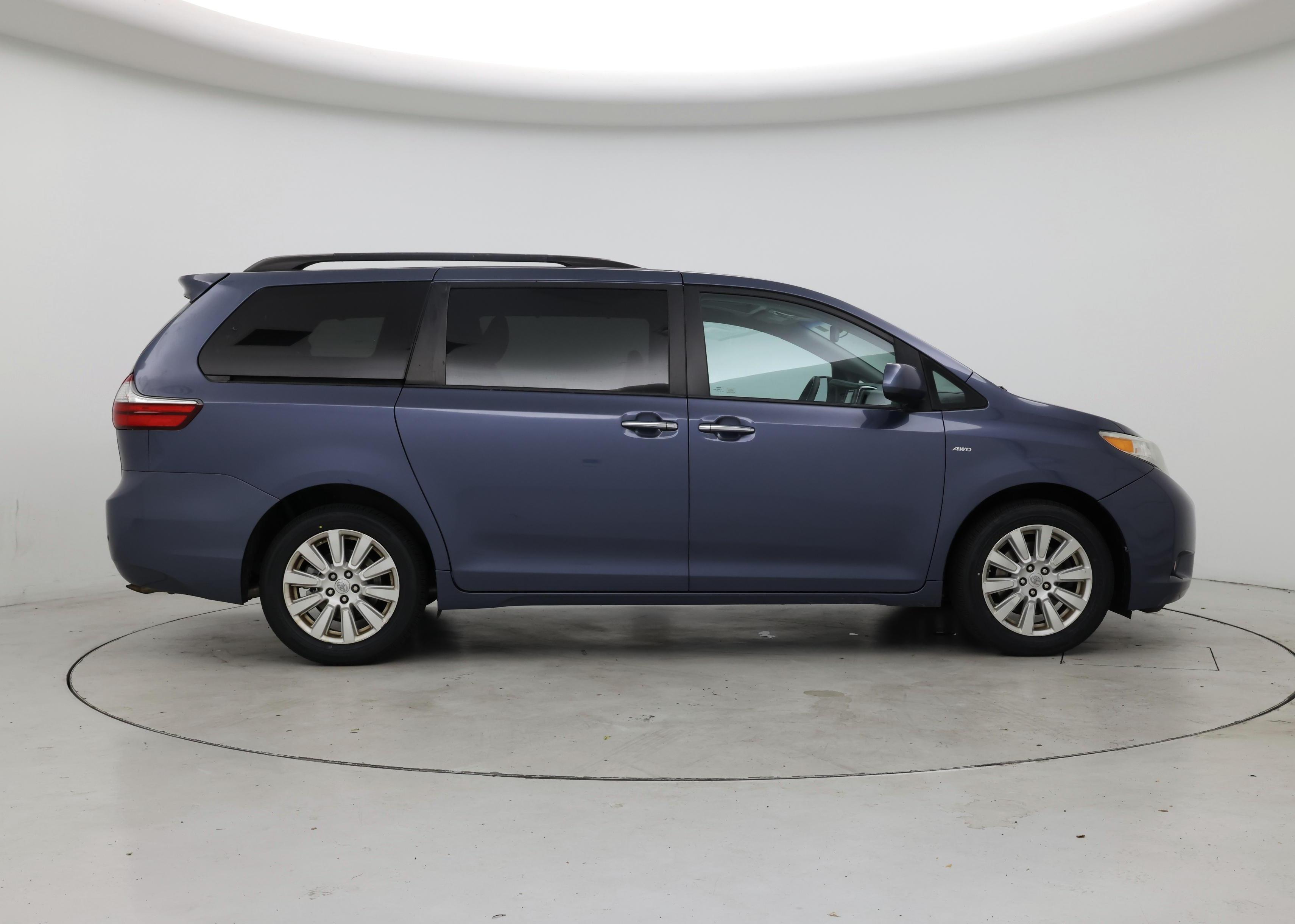 Thumbnail: 2017 Toyota Sienna - 7