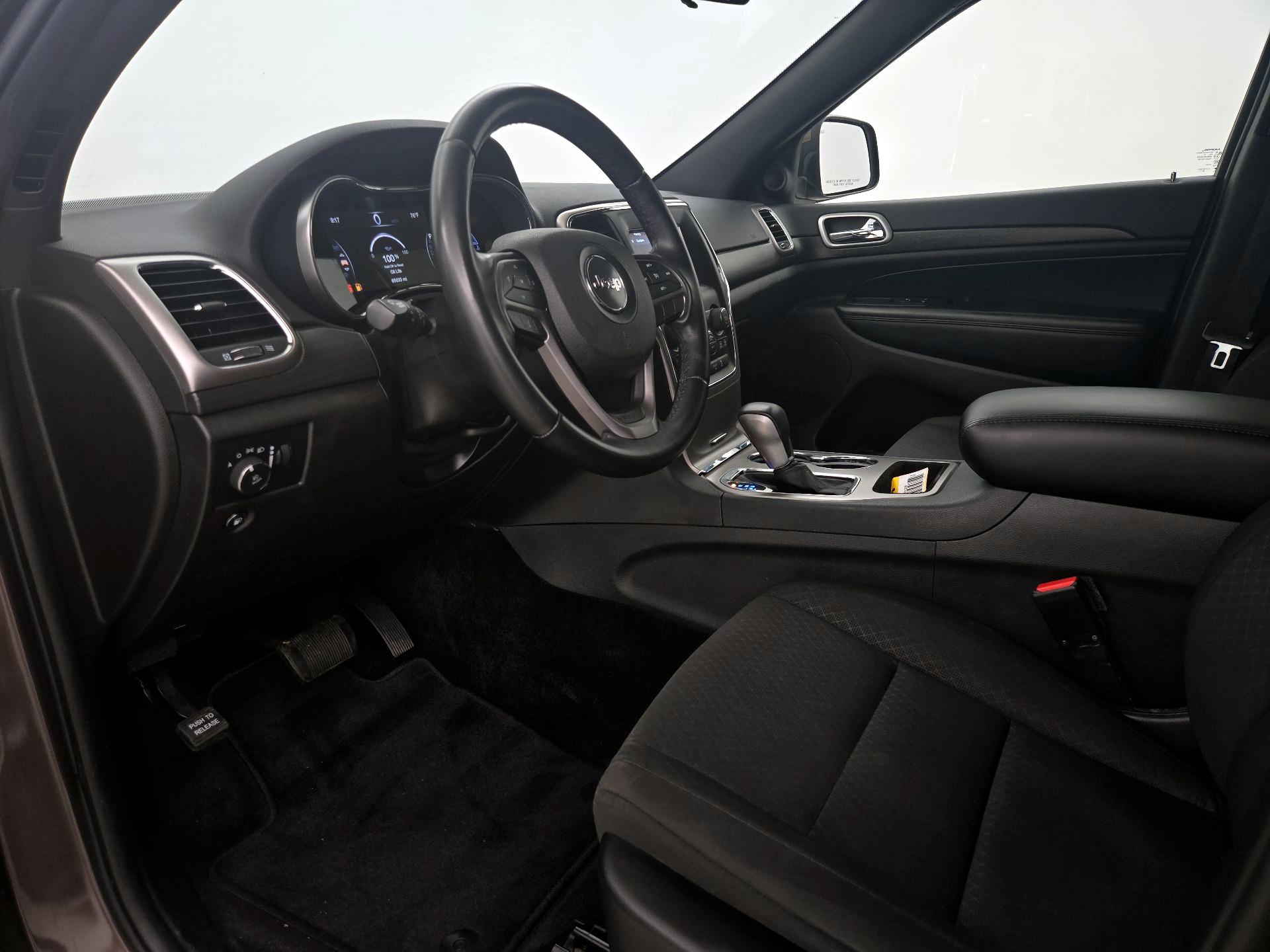 Thumbnail: 2018 Jeep Grand Cherokee - 11