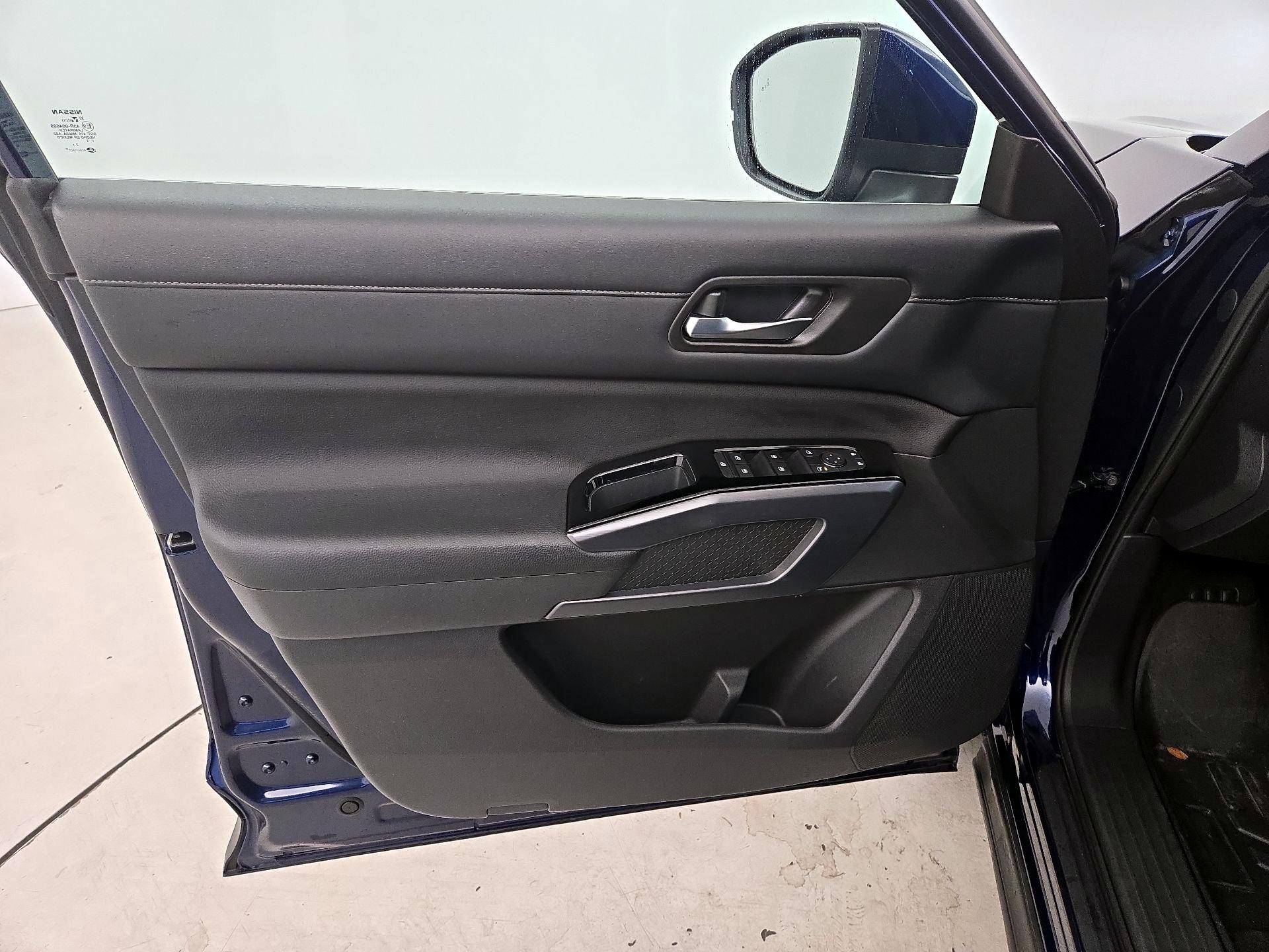 Thumbnail: 2023 Nissan Pathfinder - 12