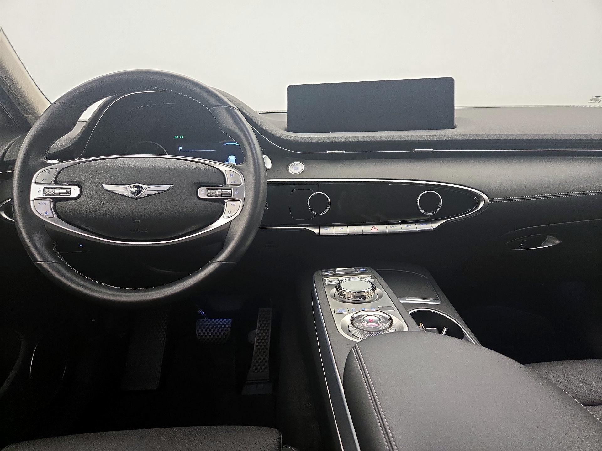 Thumbnail: 2023 Genesis GV70 - 9