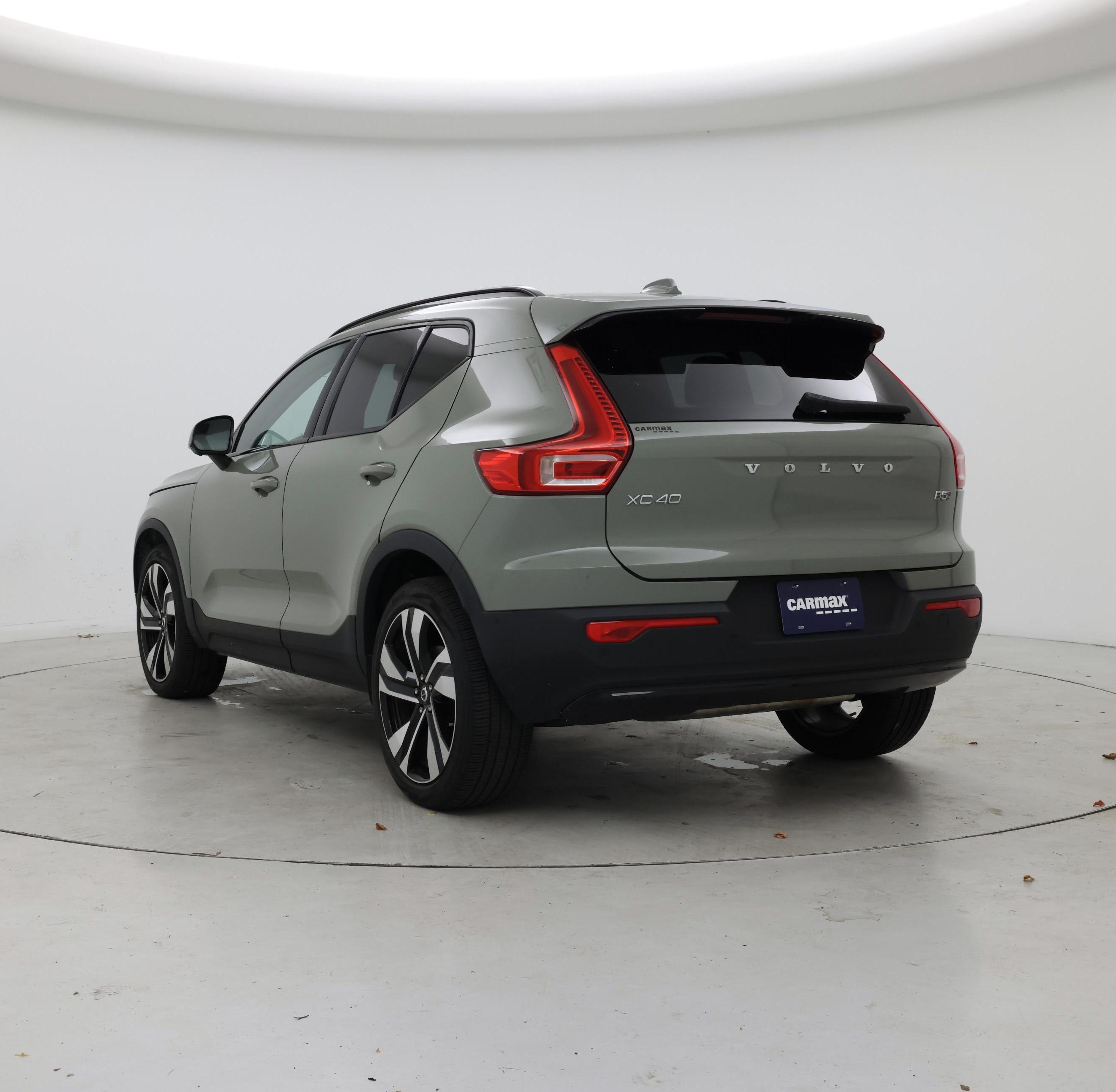 Thumbnail: 2023 Volvo XC40 - 2