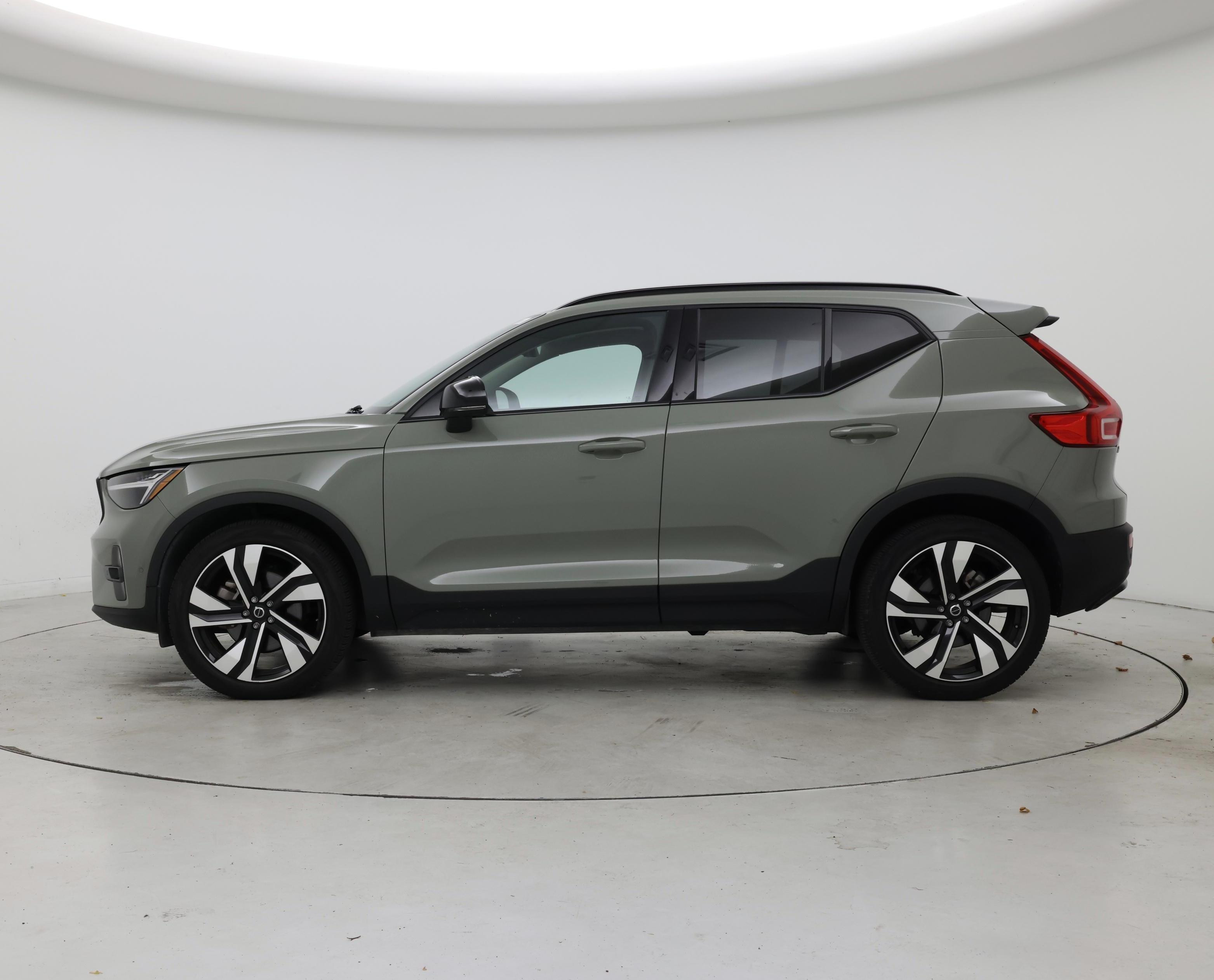 Thumbnail: 2023 Volvo XC40 - 3