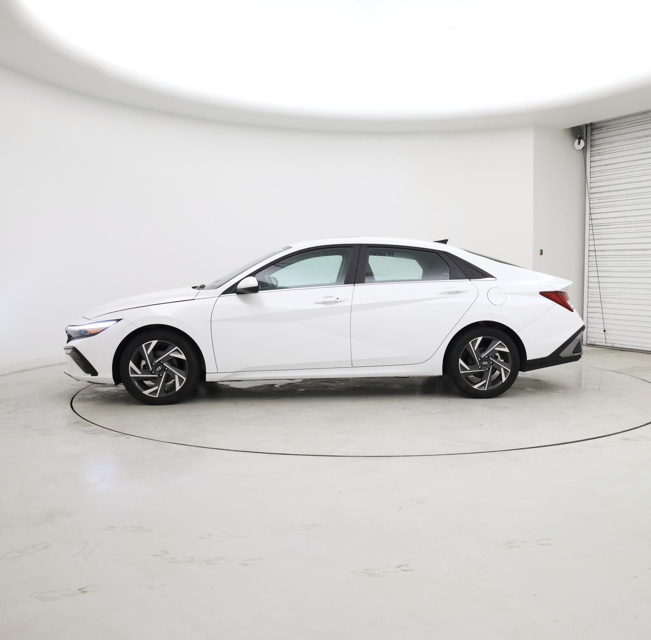 Thumbnail: 2024 Hyundai Elantra - 3