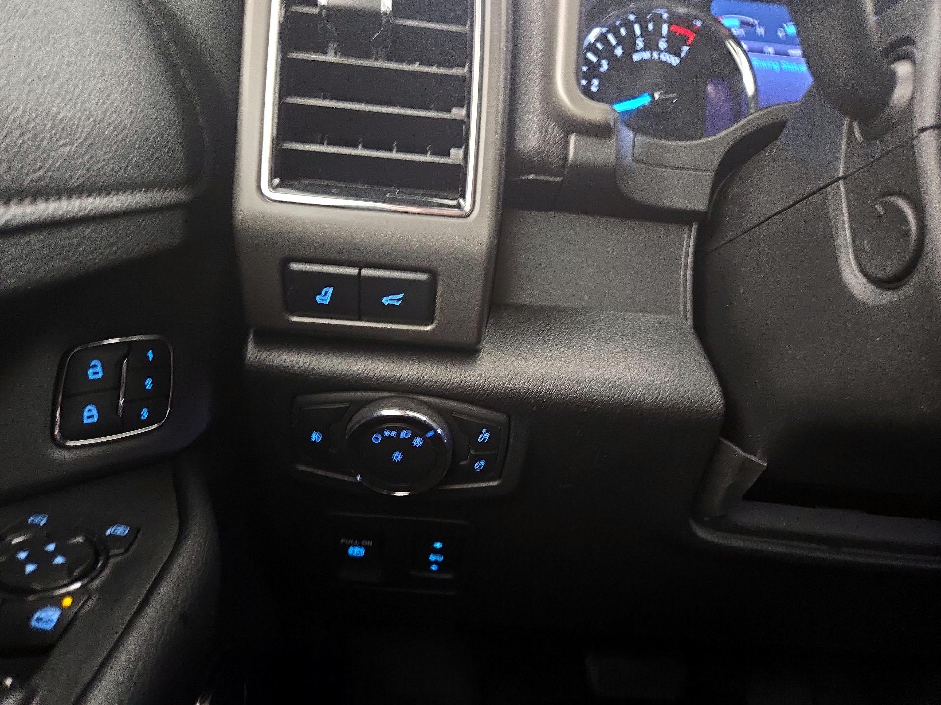 Thumbnail: 2019 Ford Expedition - 13