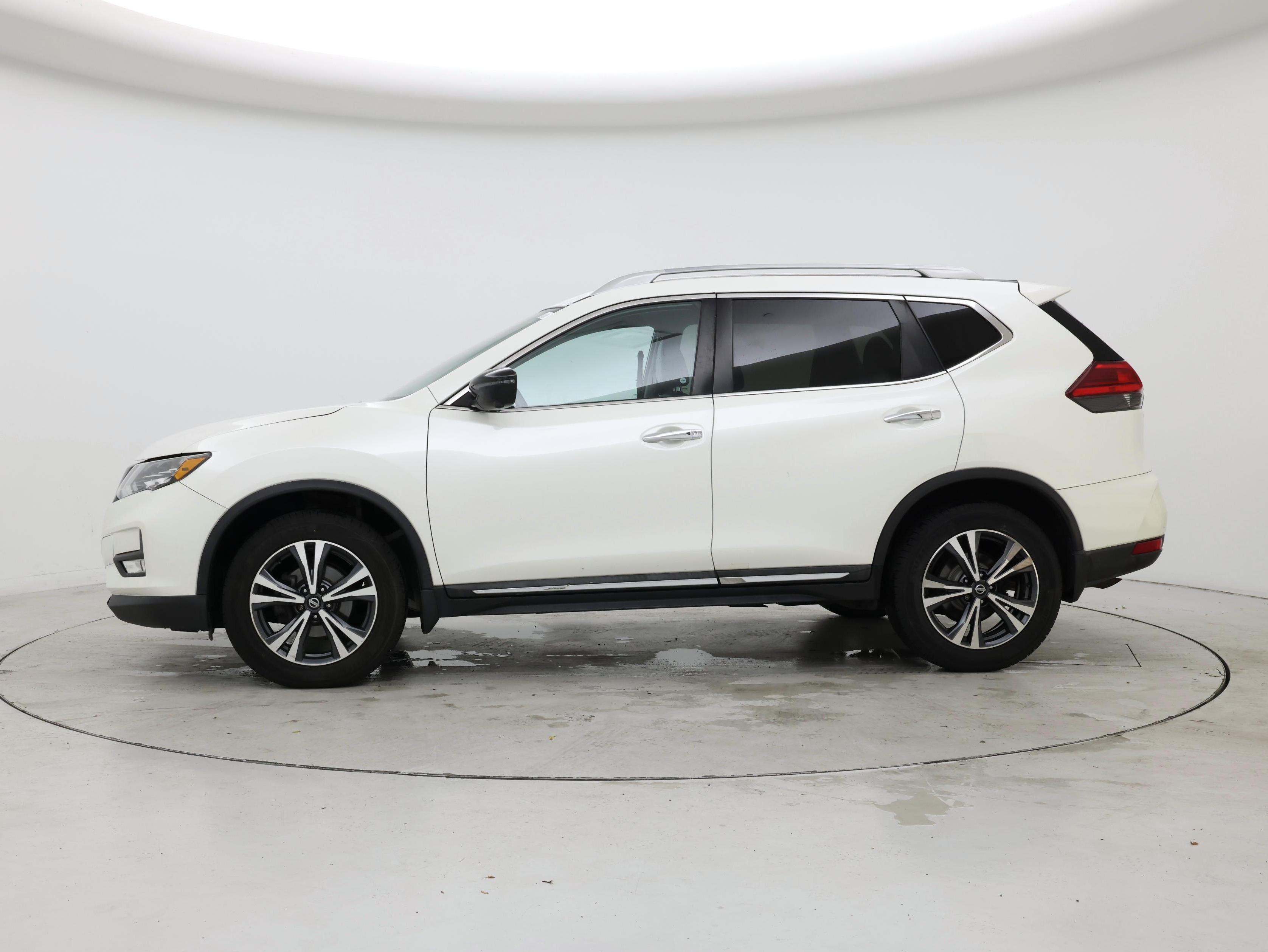 Thumbnail: 2017 Nissan Rogue - 3