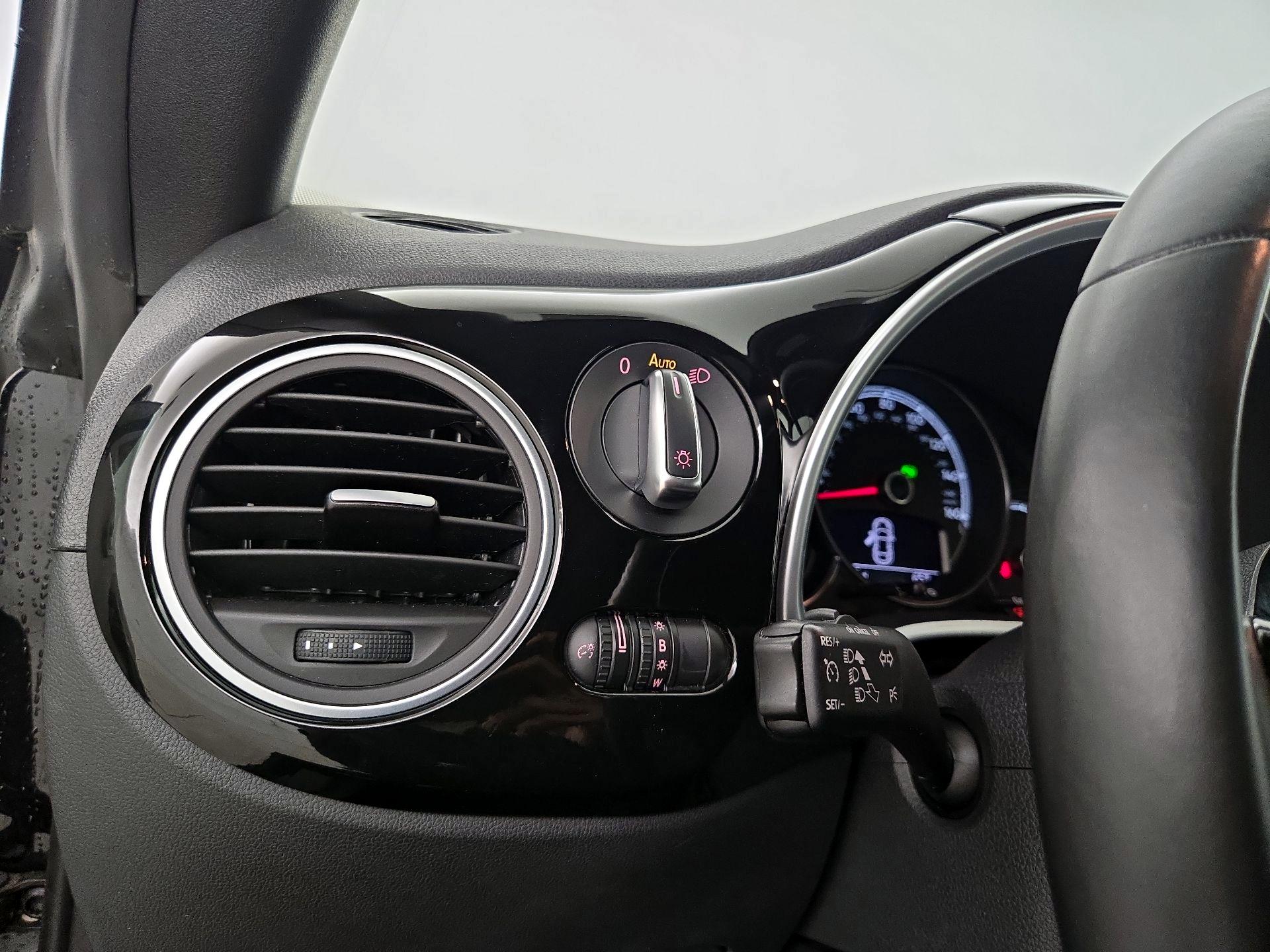 Thumbnail: 2019 Volkswagen Beetle - 13