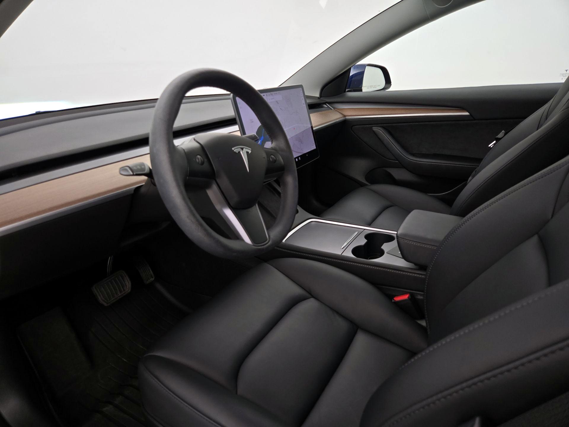 Thumbnail: 2023 Tesla Model 3 - 11
