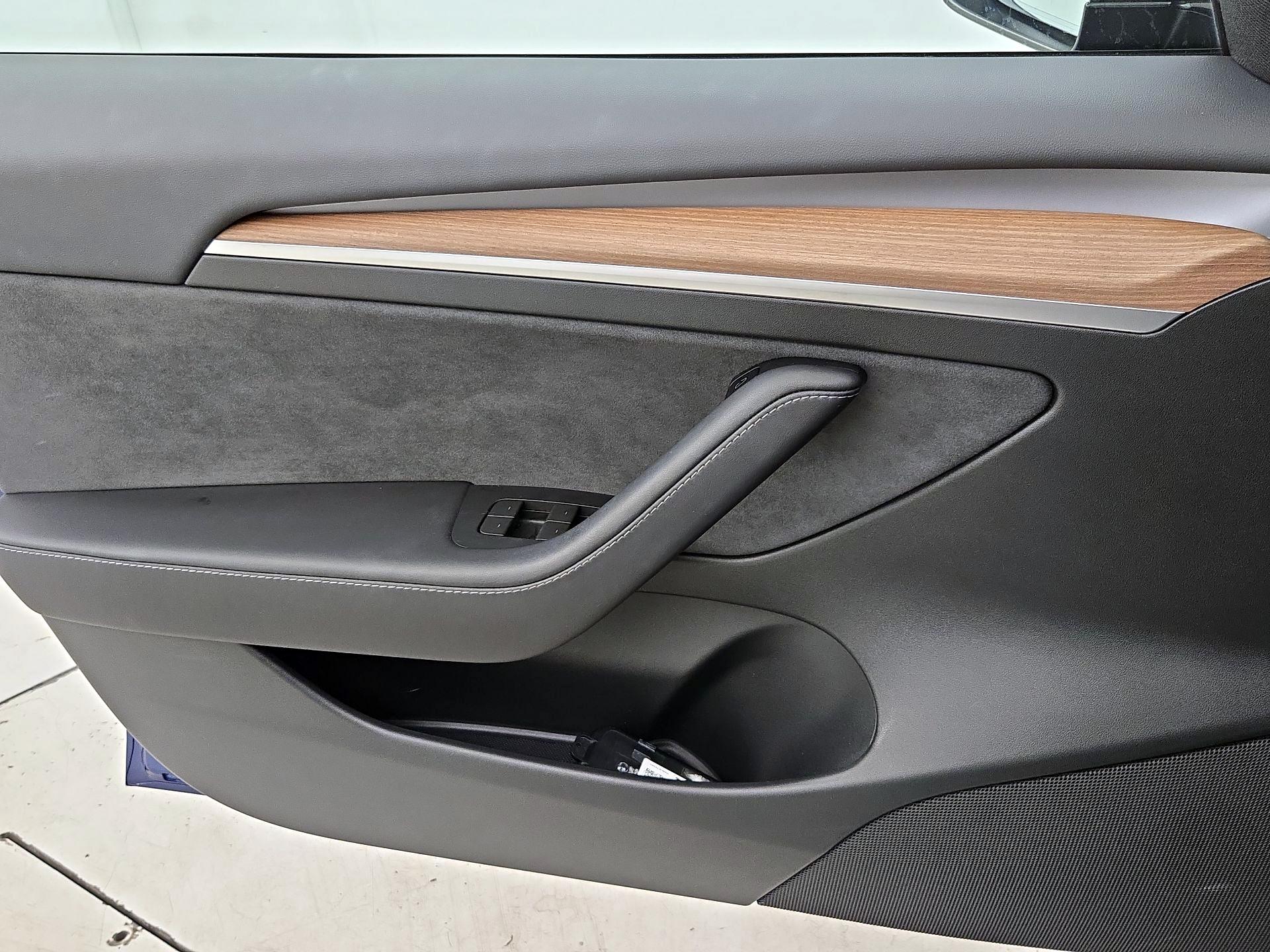 Thumbnail: 2023 Tesla Model 3 - 12