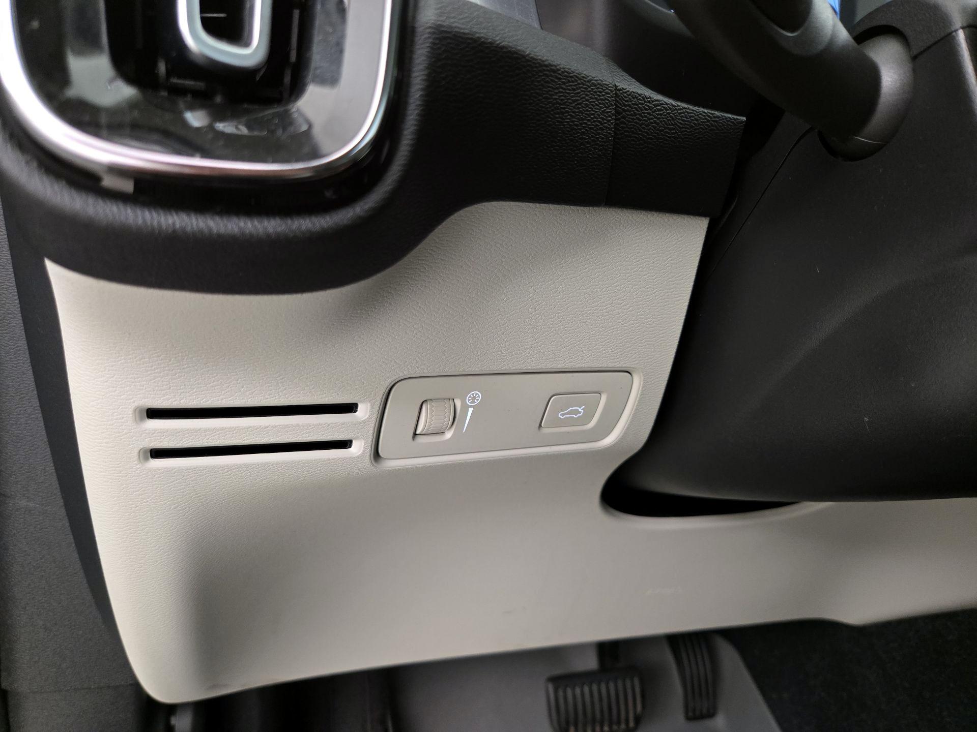 Thumbnail: 2020 Volvo XC40 - 13