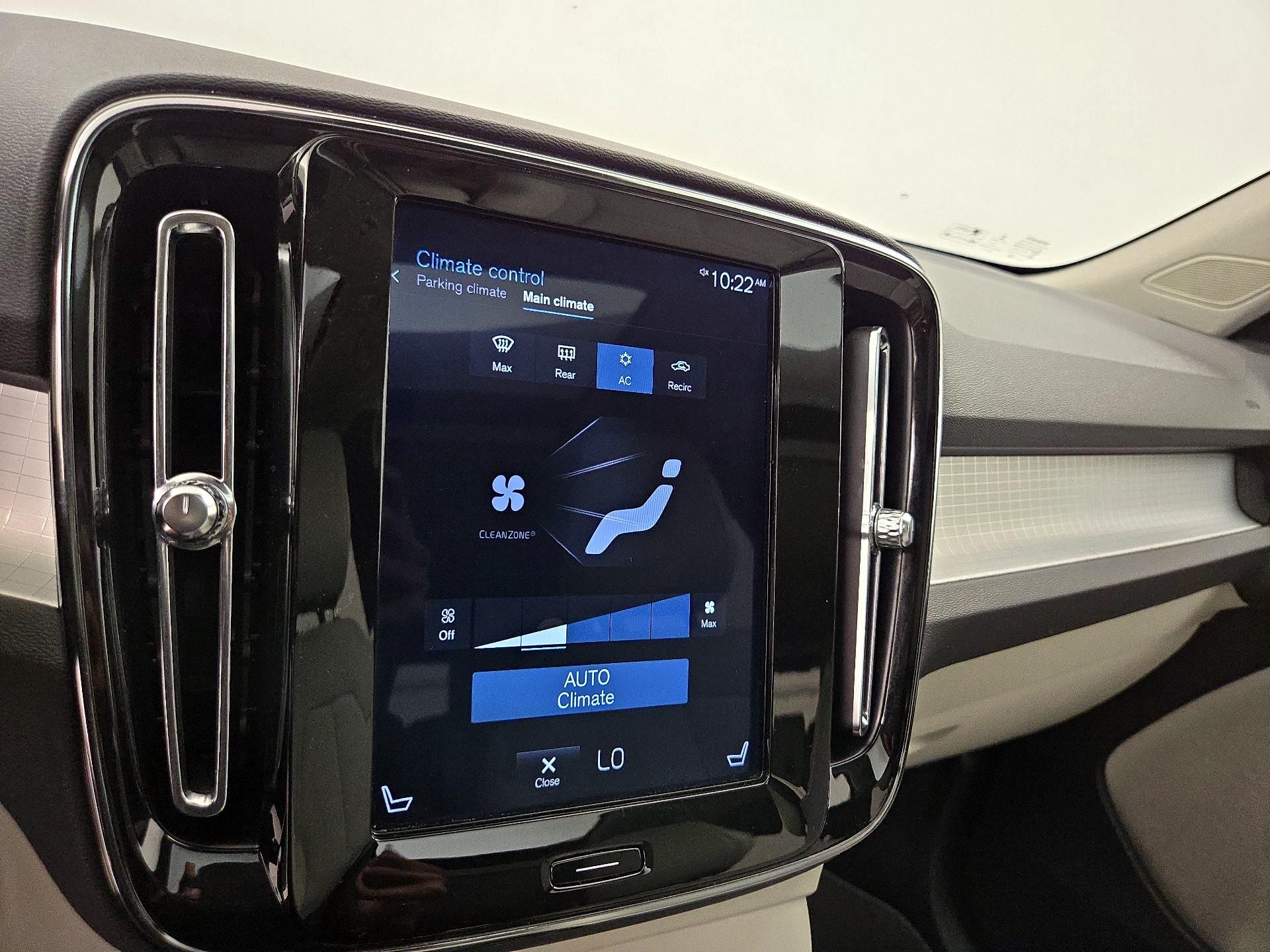 Thumbnail: 2020 Volvo XC40 - 17