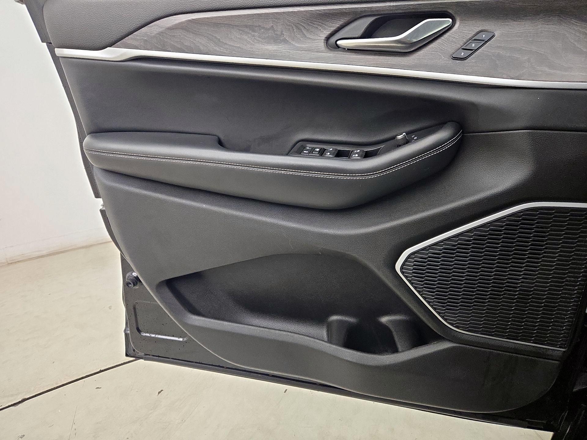 Thumbnail: 2021 Jeep Grand Cherokee L - 12