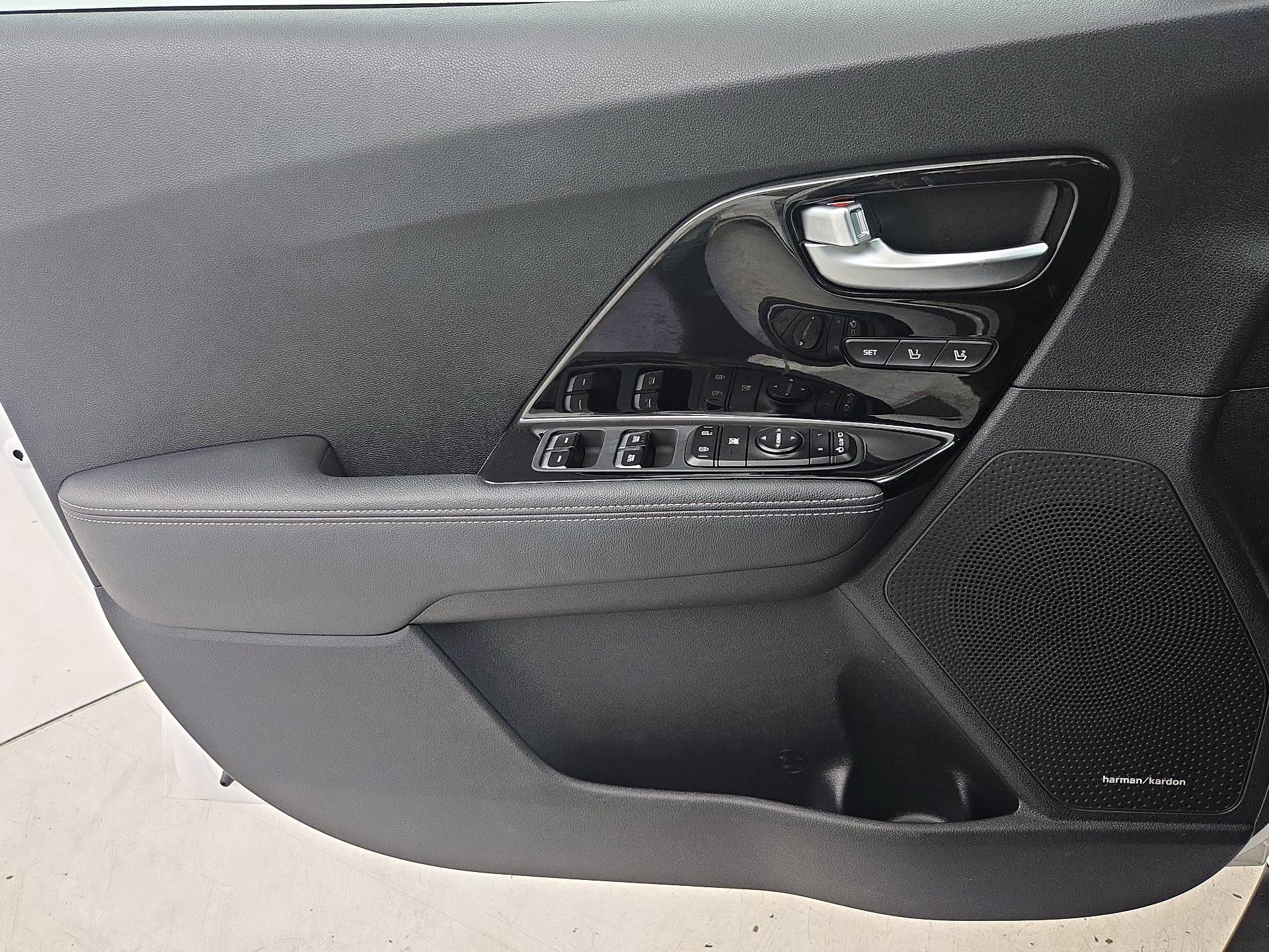 Thumbnail: 2022 Kia Niro - 12