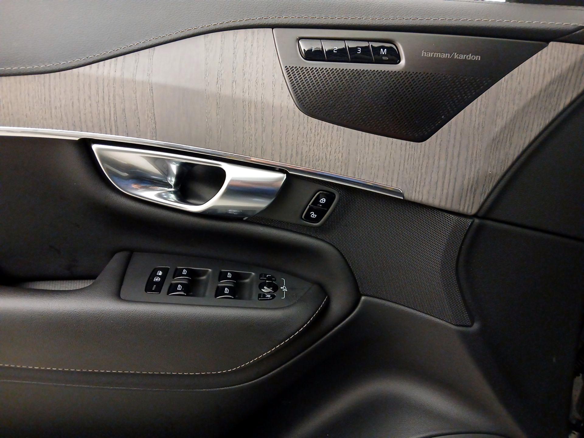 Thumbnail: 2023 Volvo XC90 - 10
